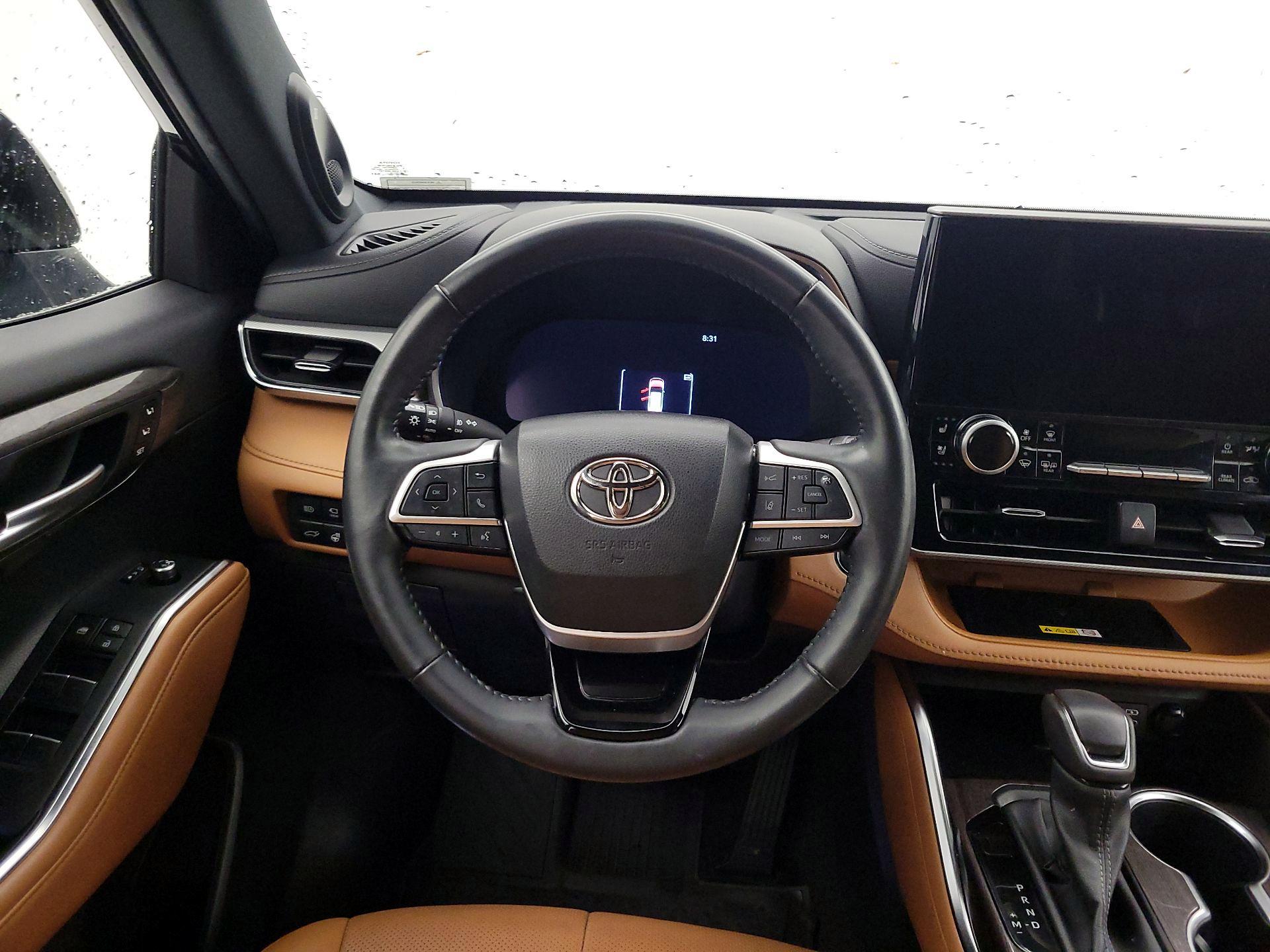 Thumbnail: 2023 Toyota Highlander - 10