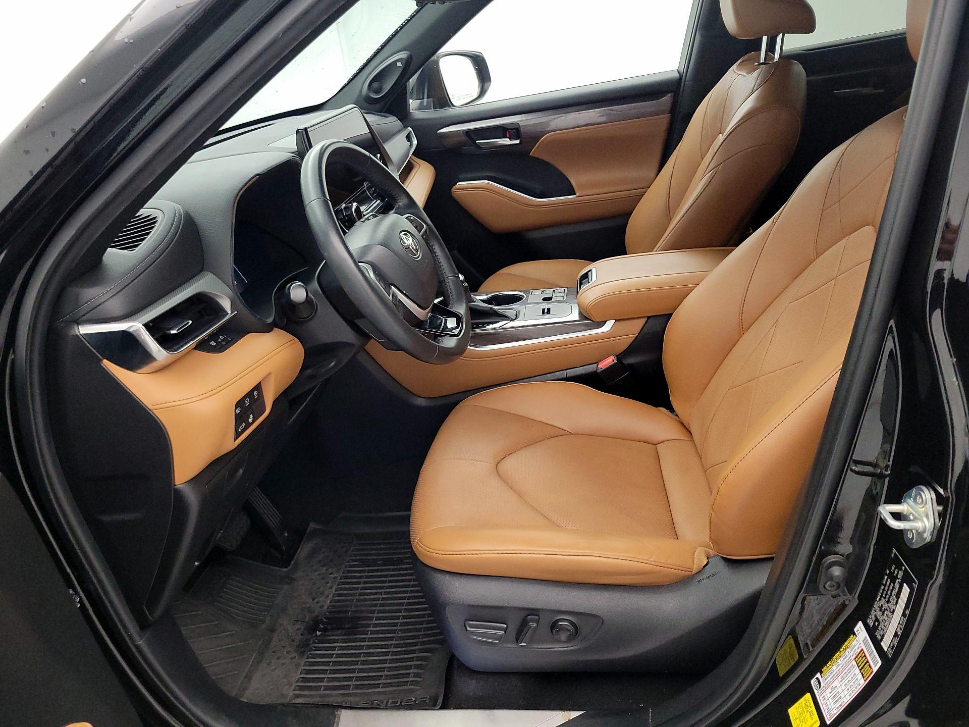 Thumbnail: 2023 Toyota Highlander - 11