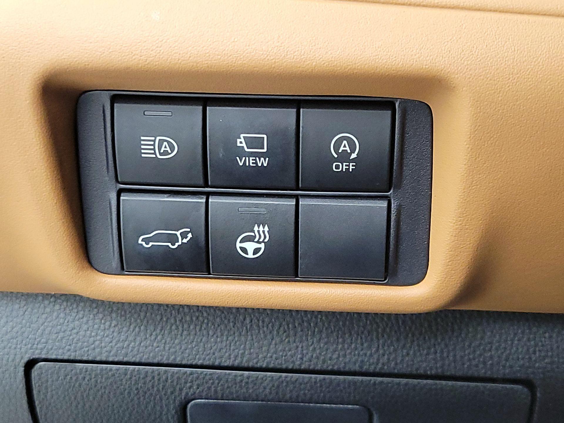 Thumbnail: 2023 Toyota Highlander - 13