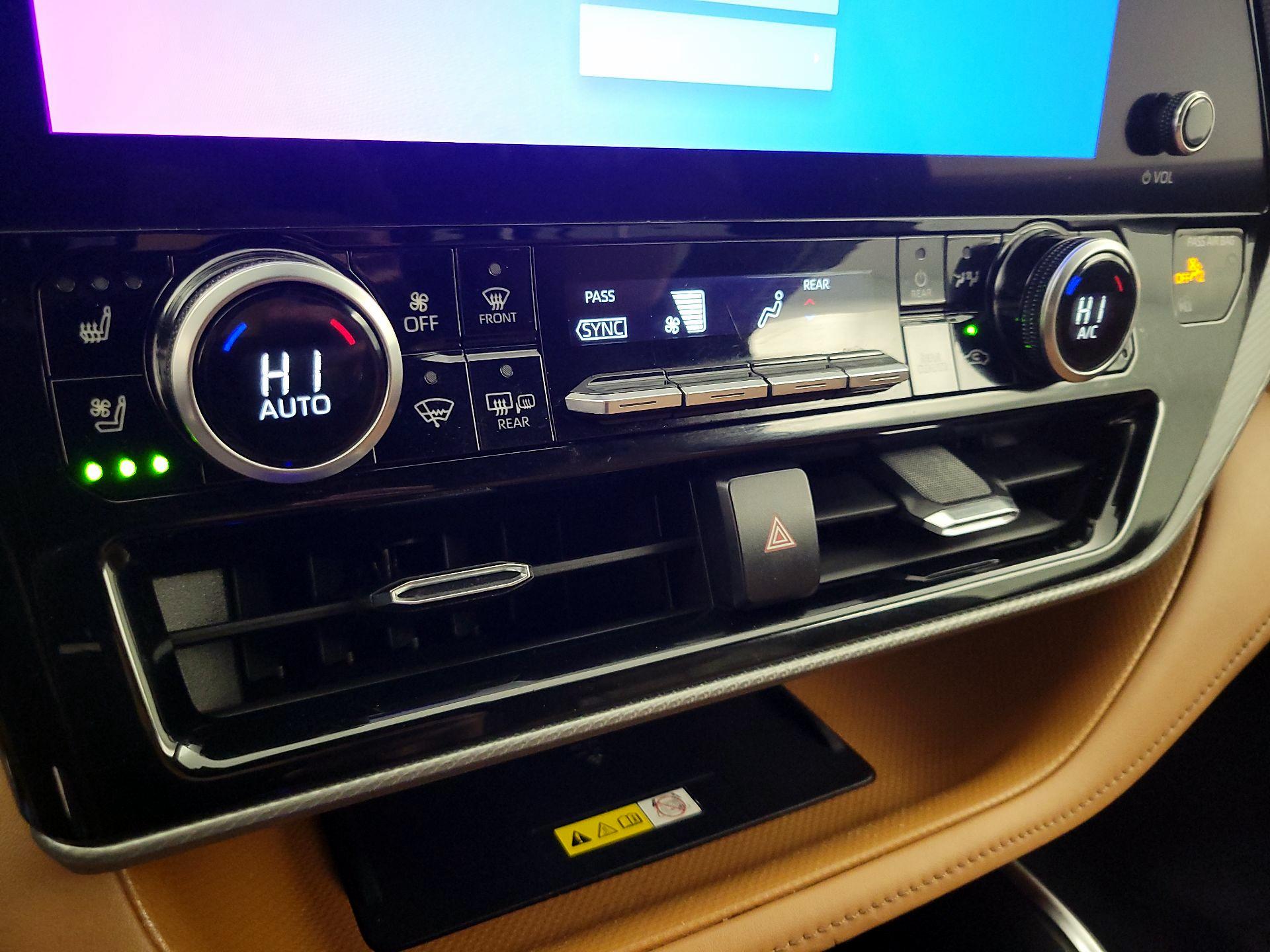 Thumbnail: 2023 Toyota Highlander - 16