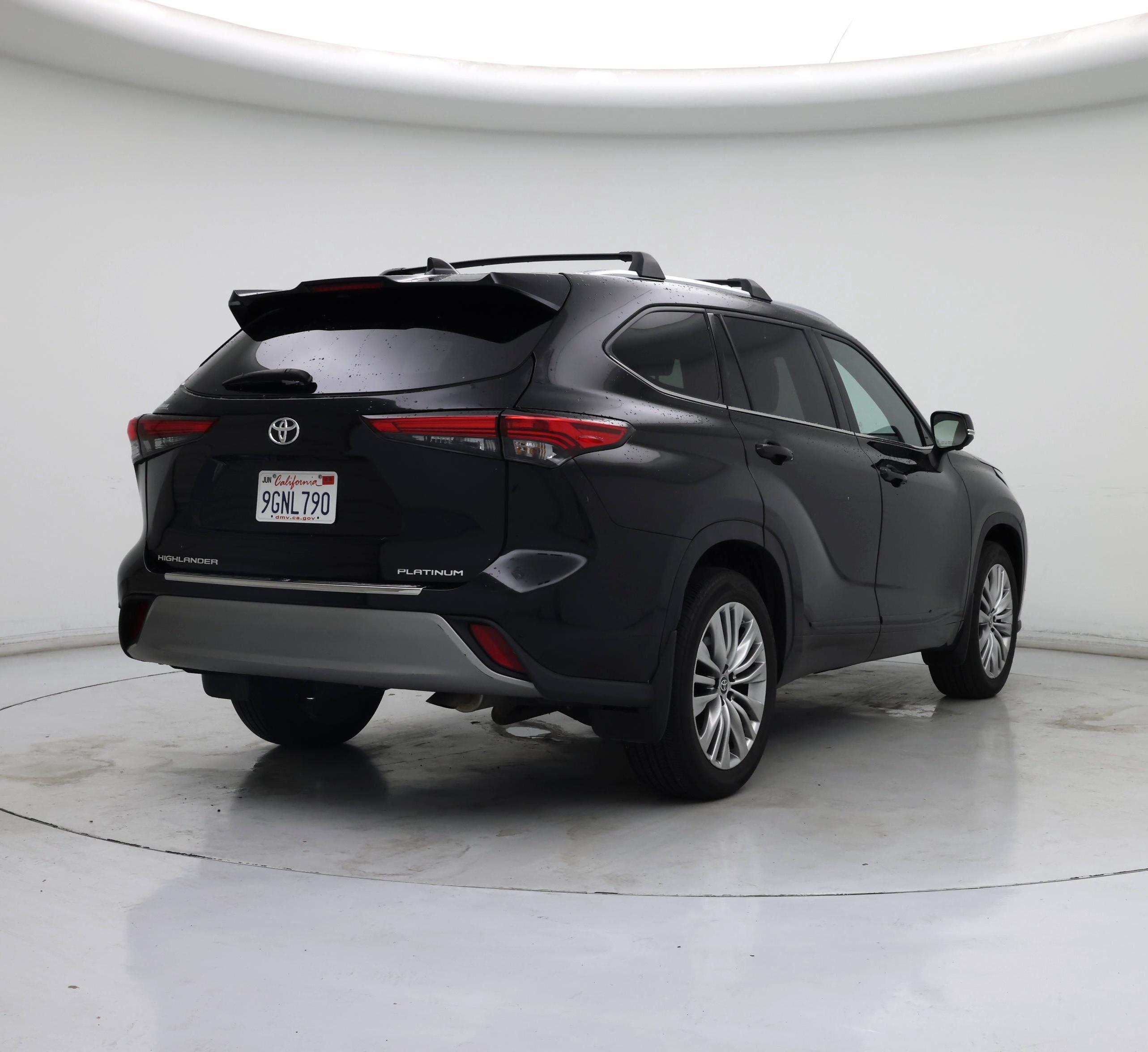 Thumbnail: 2023 Toyota Highlander - 8