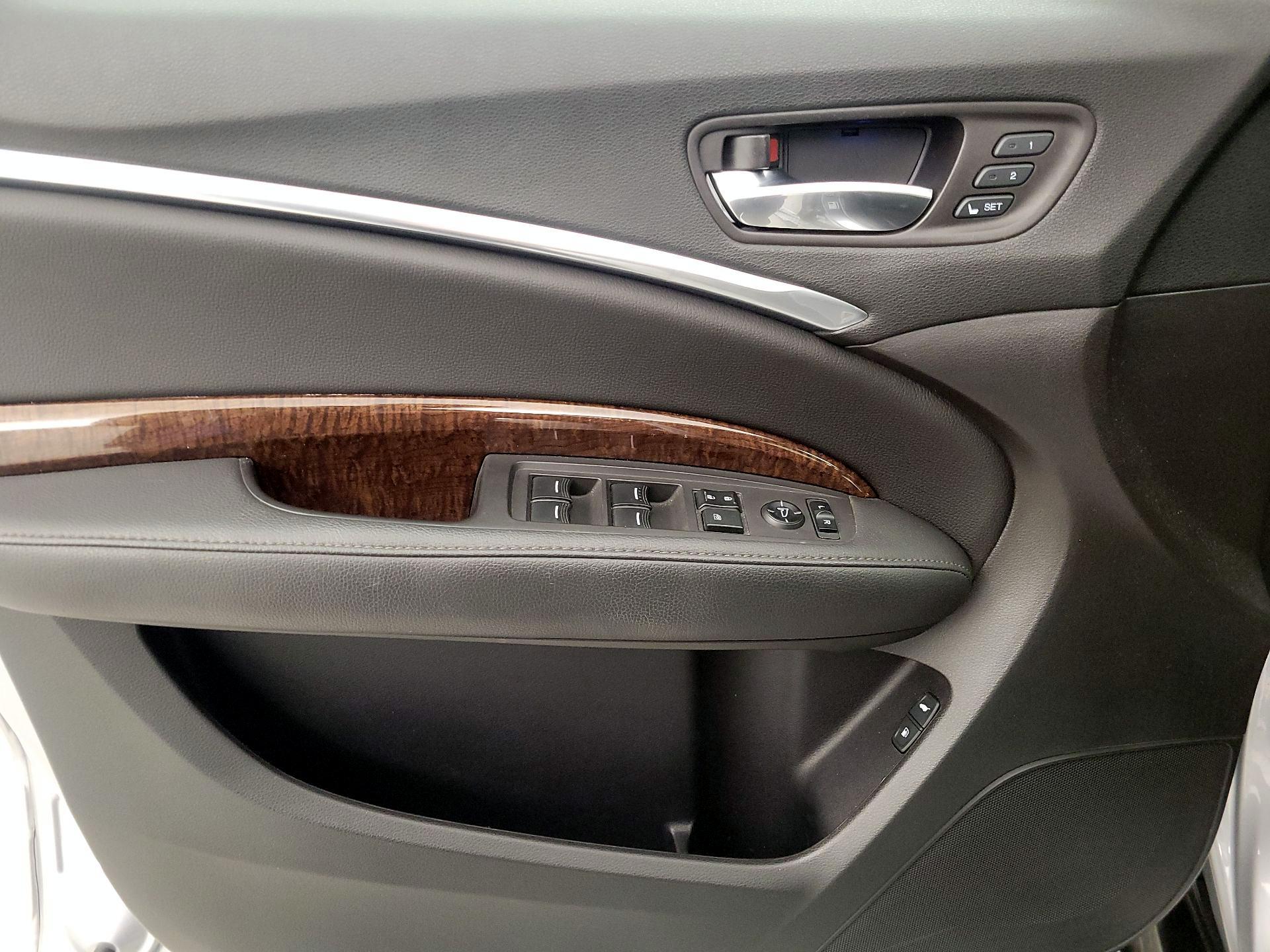 Thumbnail: 2017 Acura MDX - 12