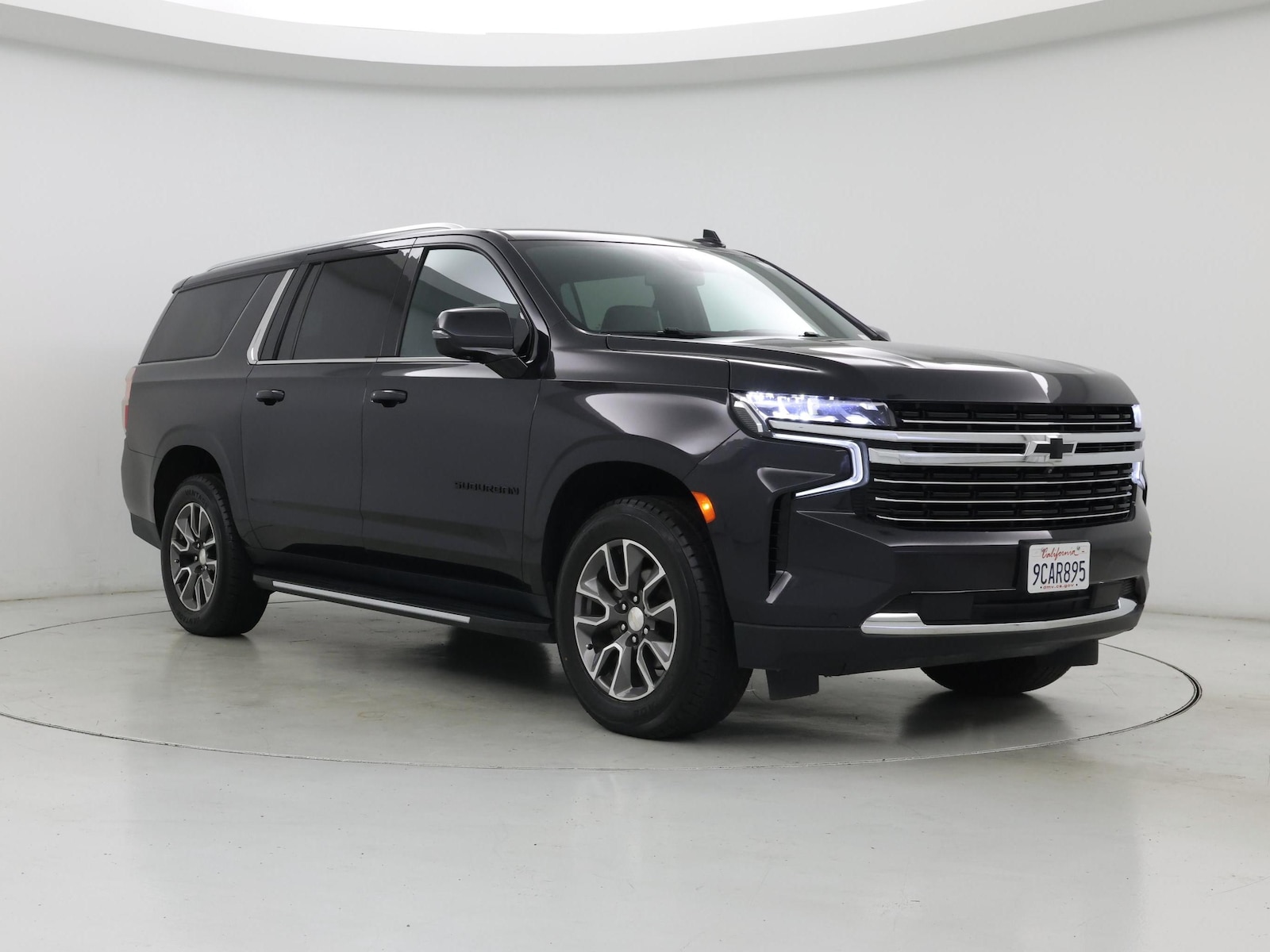 2022 Chevrolet Suburban LT - Photo 2