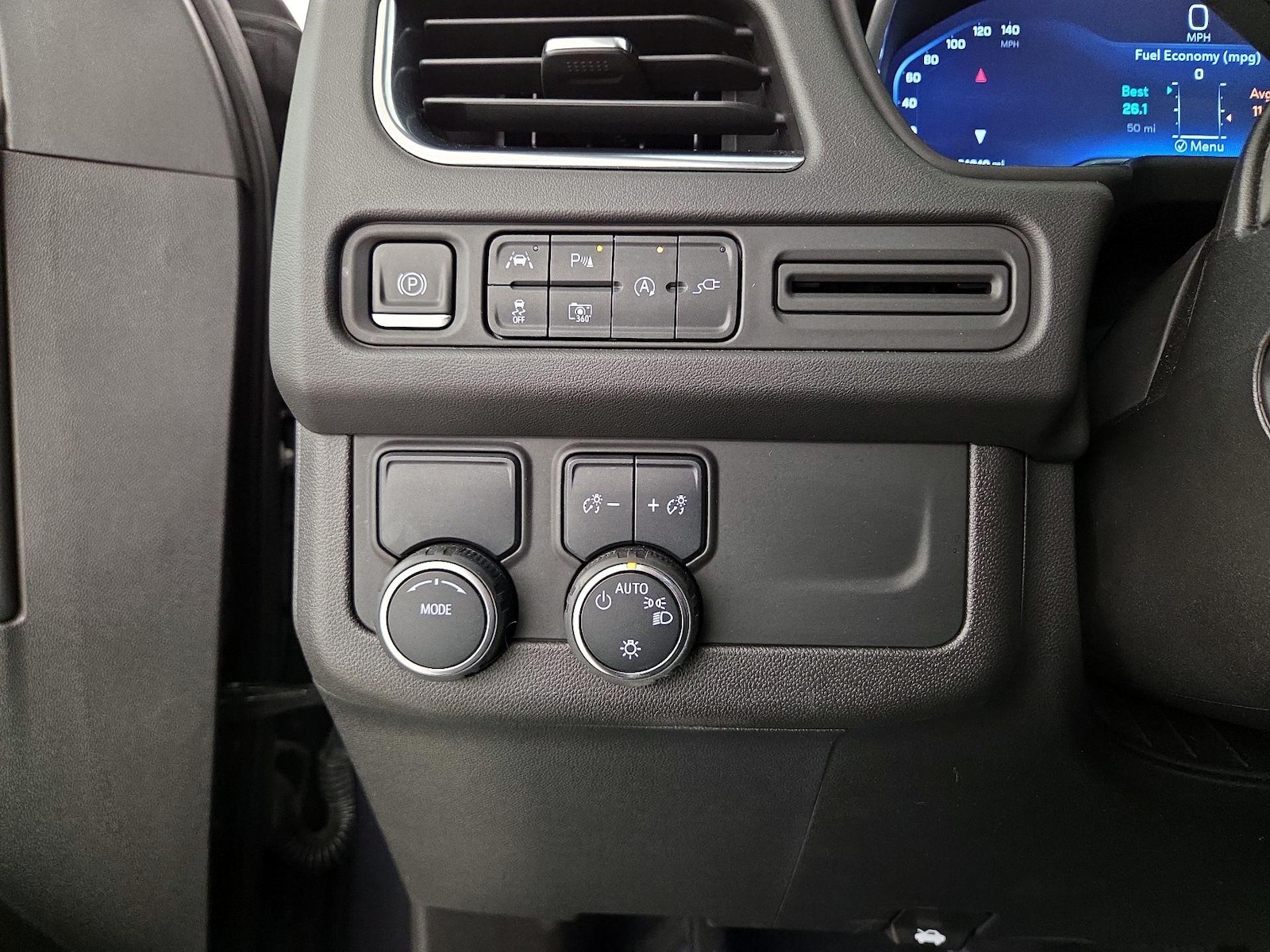 2022 Chevrolet Suburban LT - Photo 14