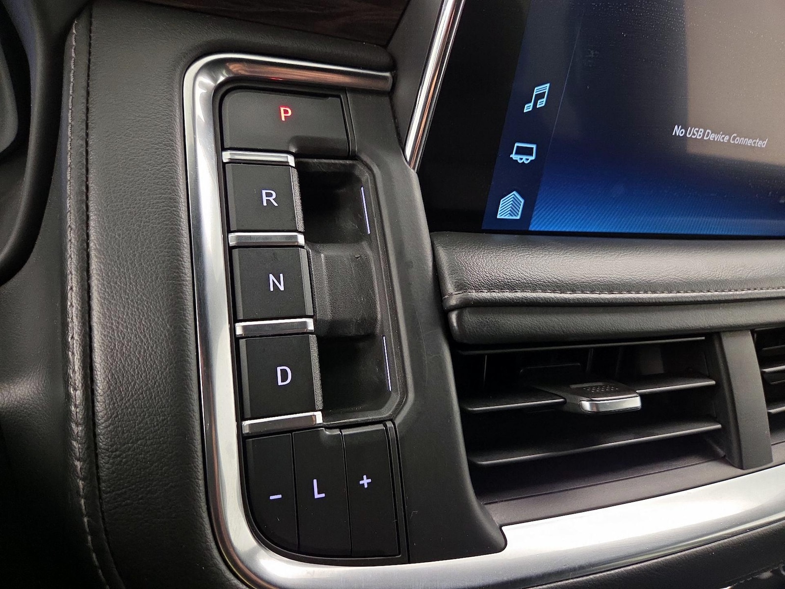 2022 Chevrolet Suburban LT - Photo 19