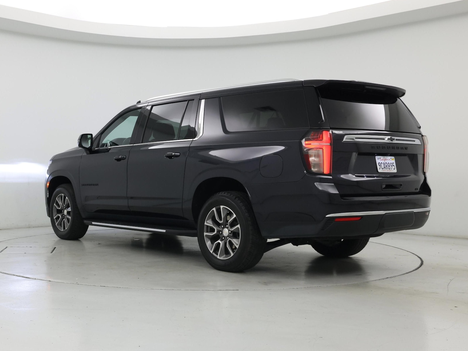 2022 Chevrolet Suburban LT - Photo 3