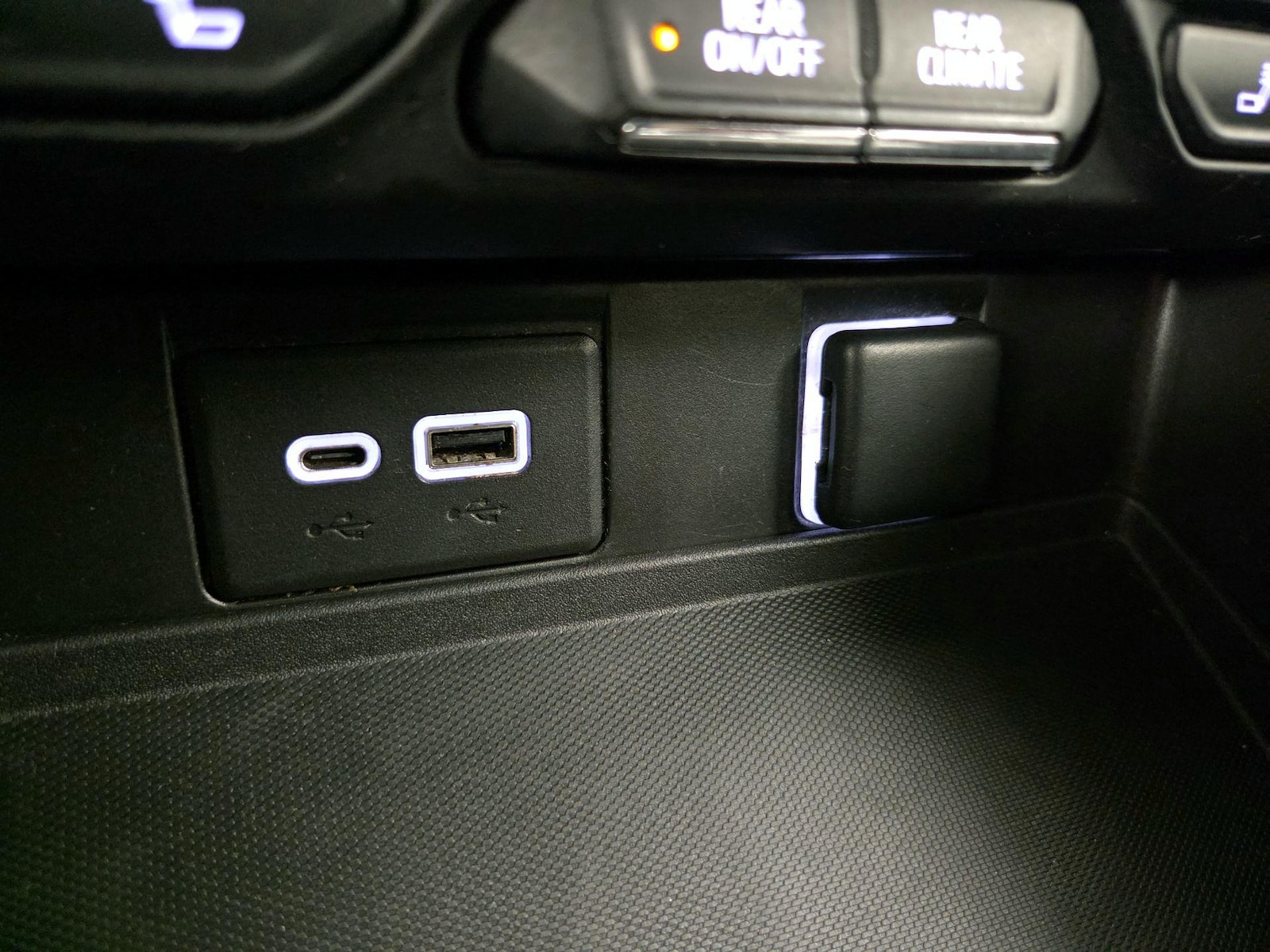 2022 Chevrolet Suburban LT - Photo 20