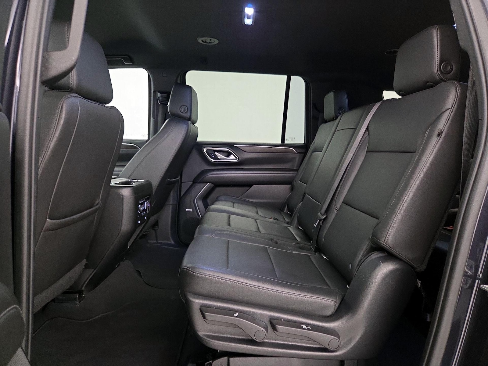 2022 Chevrolet Suburban LT - Photo 21