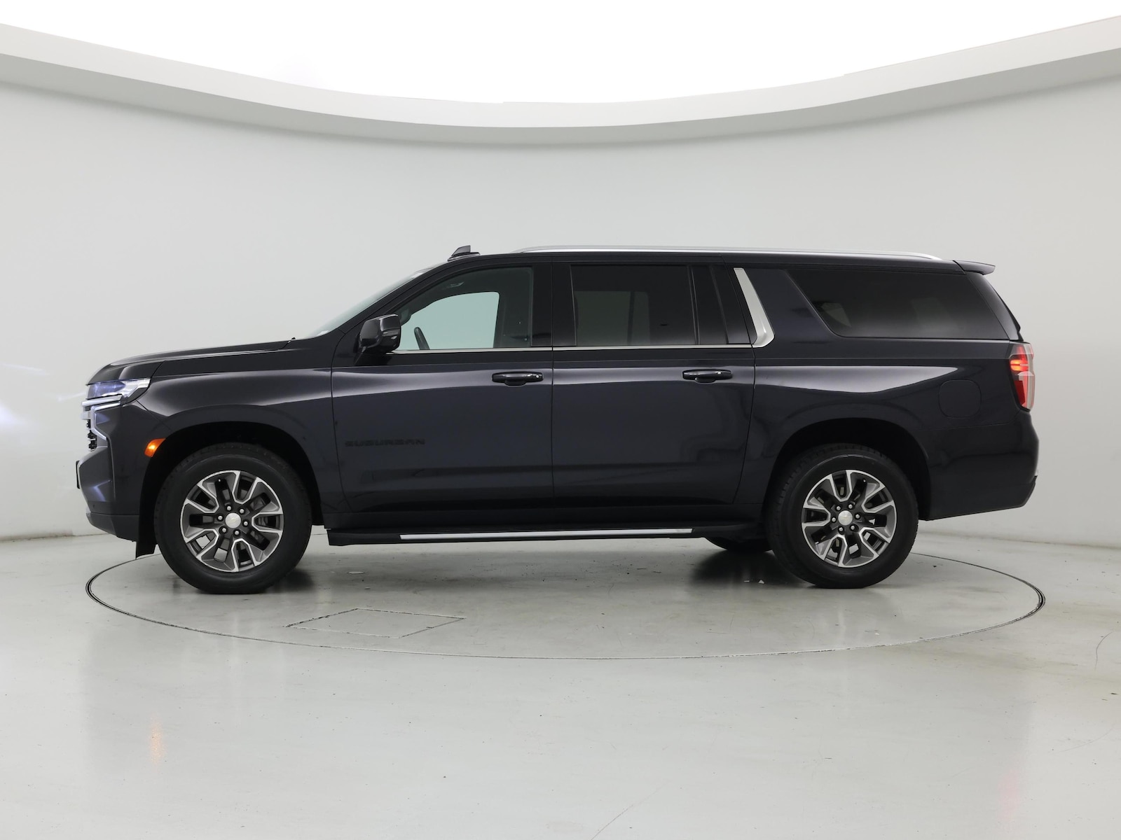 2022 Chevrolet Suburban LT - Photo 4