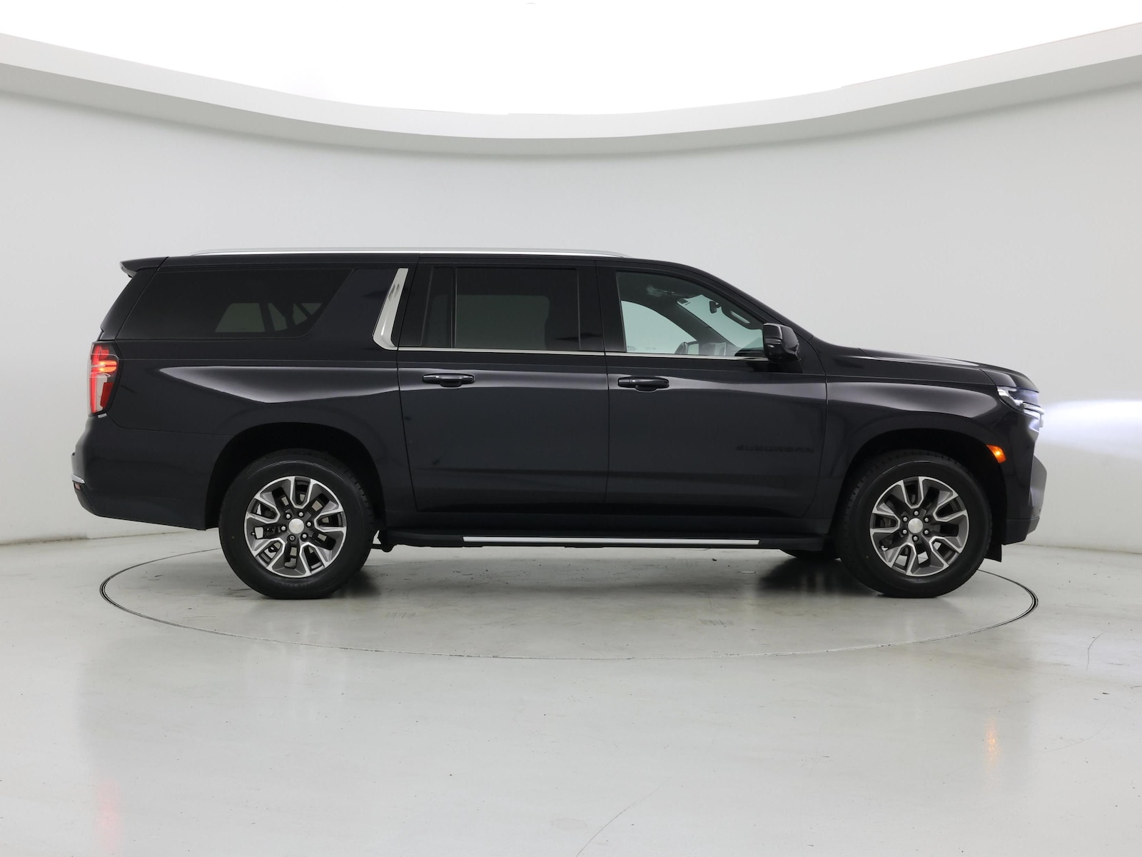 2022 Chevrolet Suburban LT - Photo 8