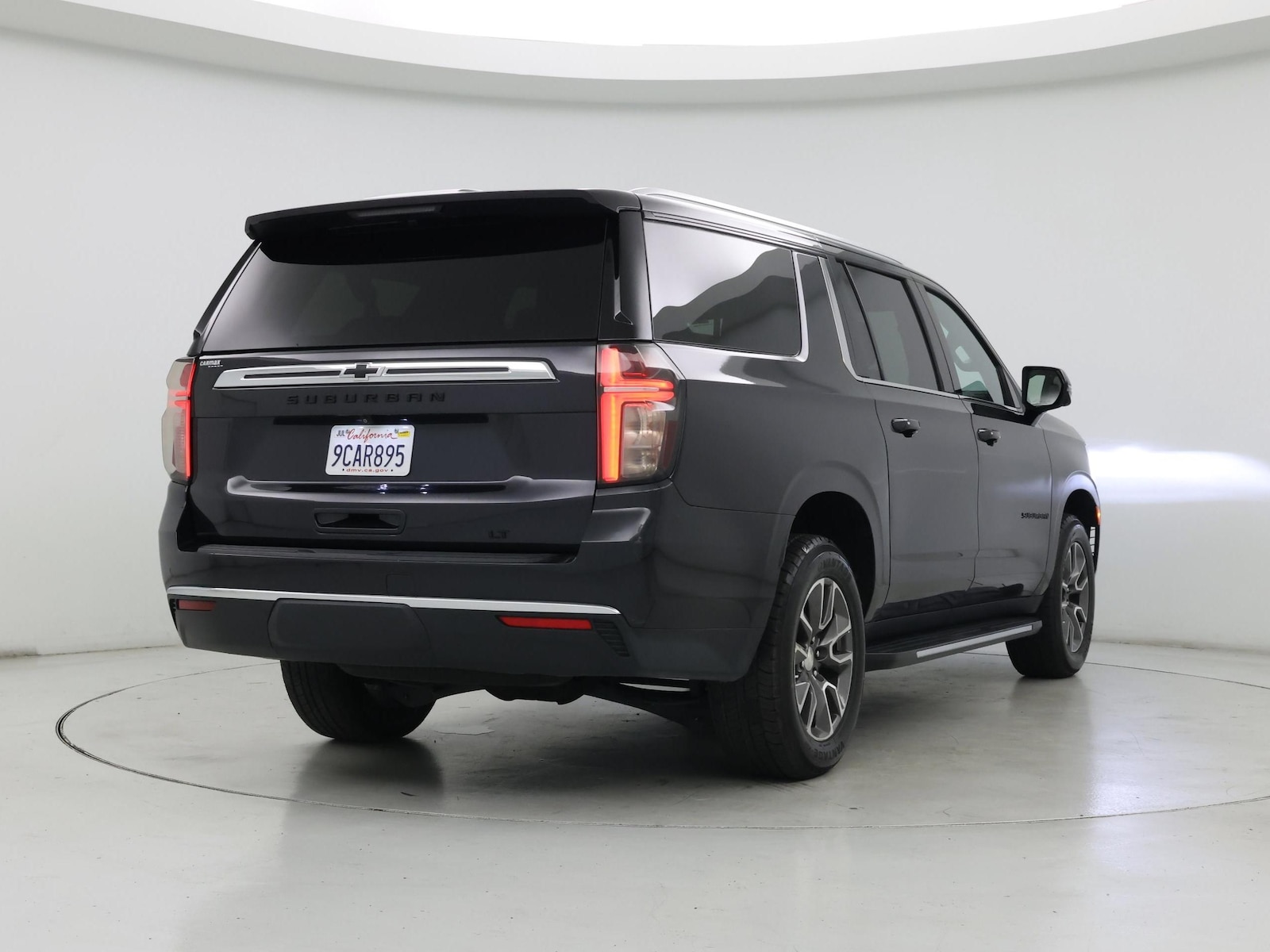 2022 Chevrolet Suburban LT - Photo 9