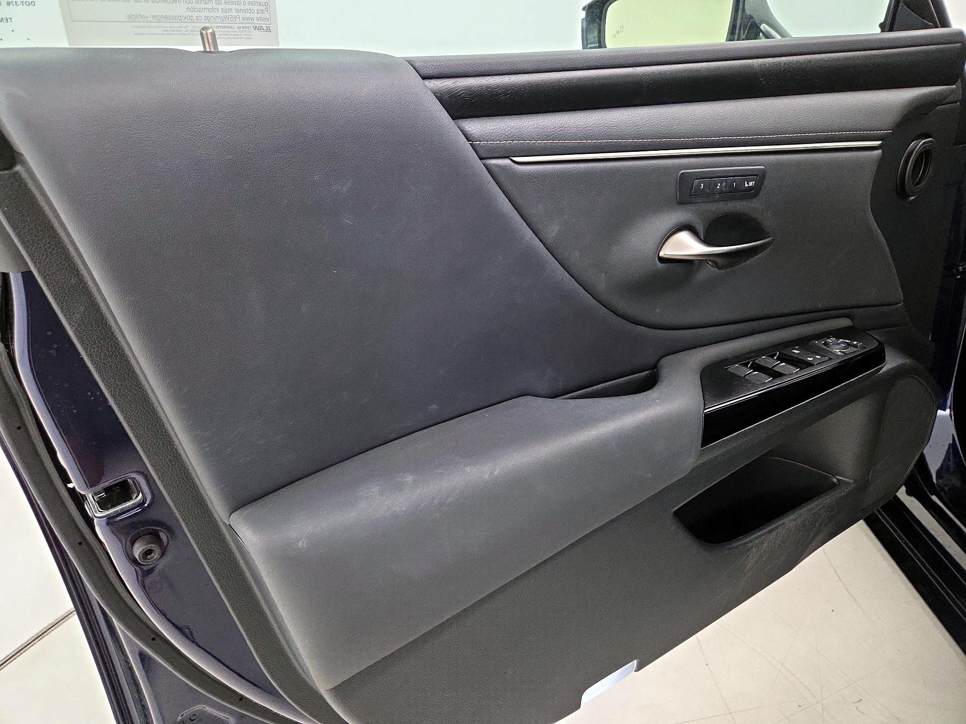 Thumbnail: 2022 Lexus ES - 12