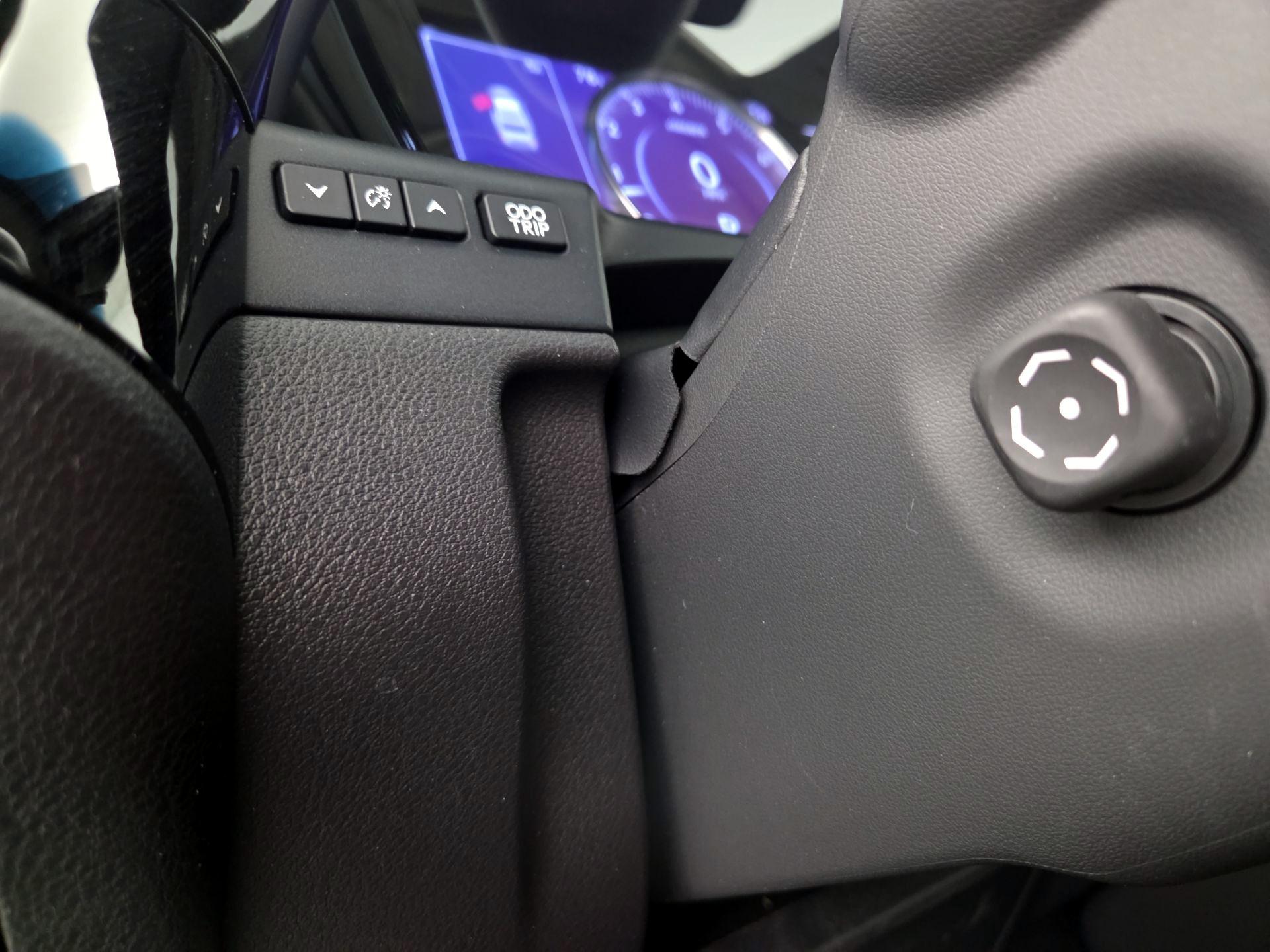 Thumbnail: 2022 Lexus ES - 13