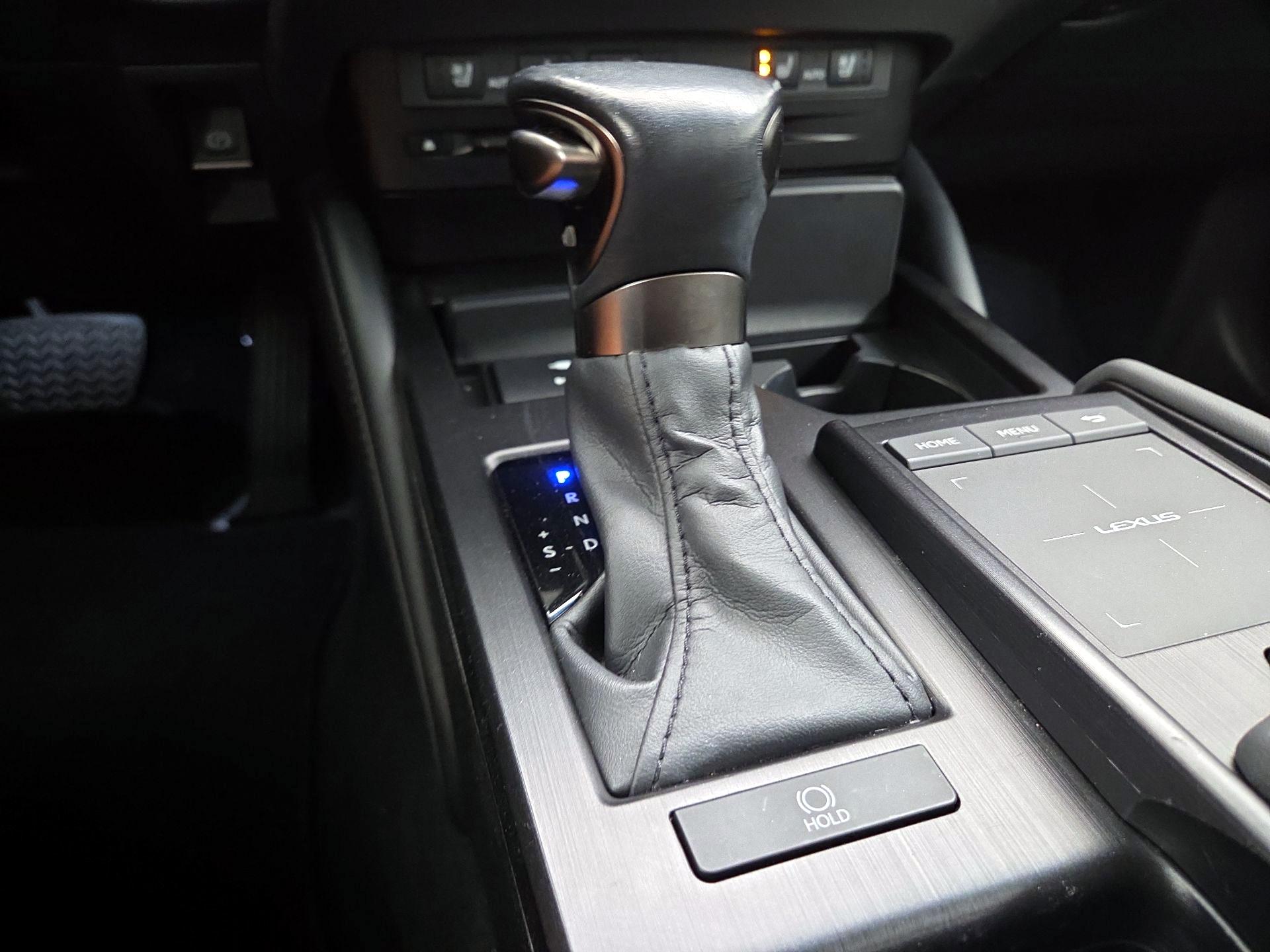 Thumbnail: 2022 Lexus ES - 17