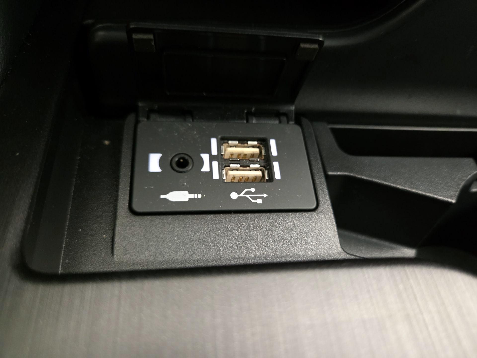 Thumbnail: 2022 Lexus ES - 18