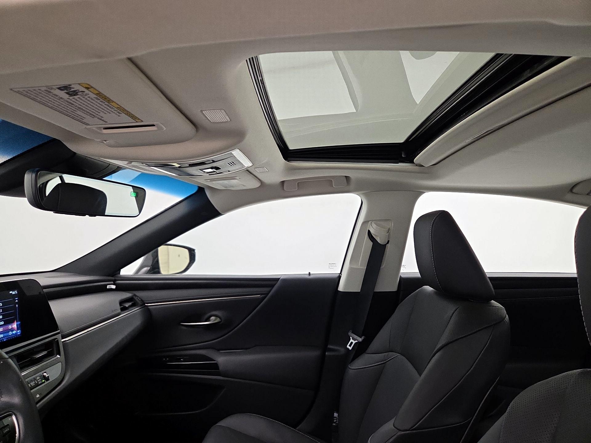 Thumbnail: 2022 Lexus ES - 19