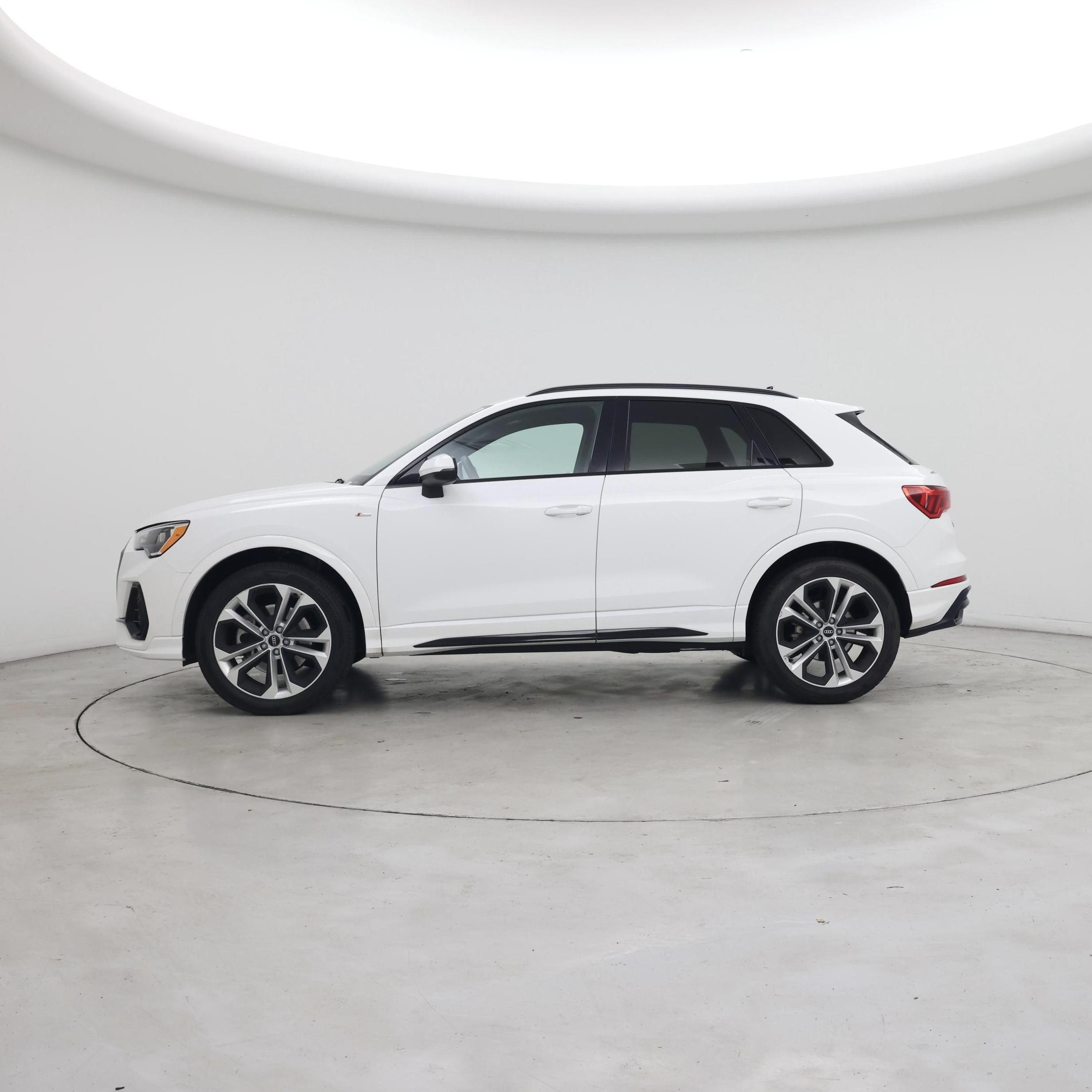 Thumbnail: 2021 Audi Q3 - 3