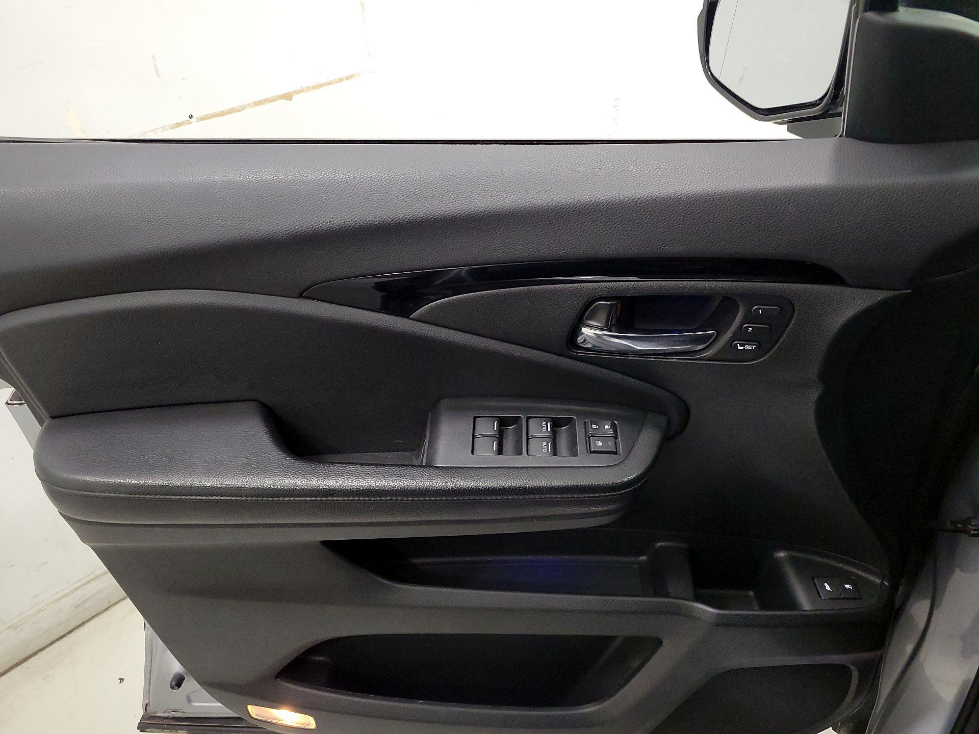 Thumbnail: 2016 Honda Pilot - 12