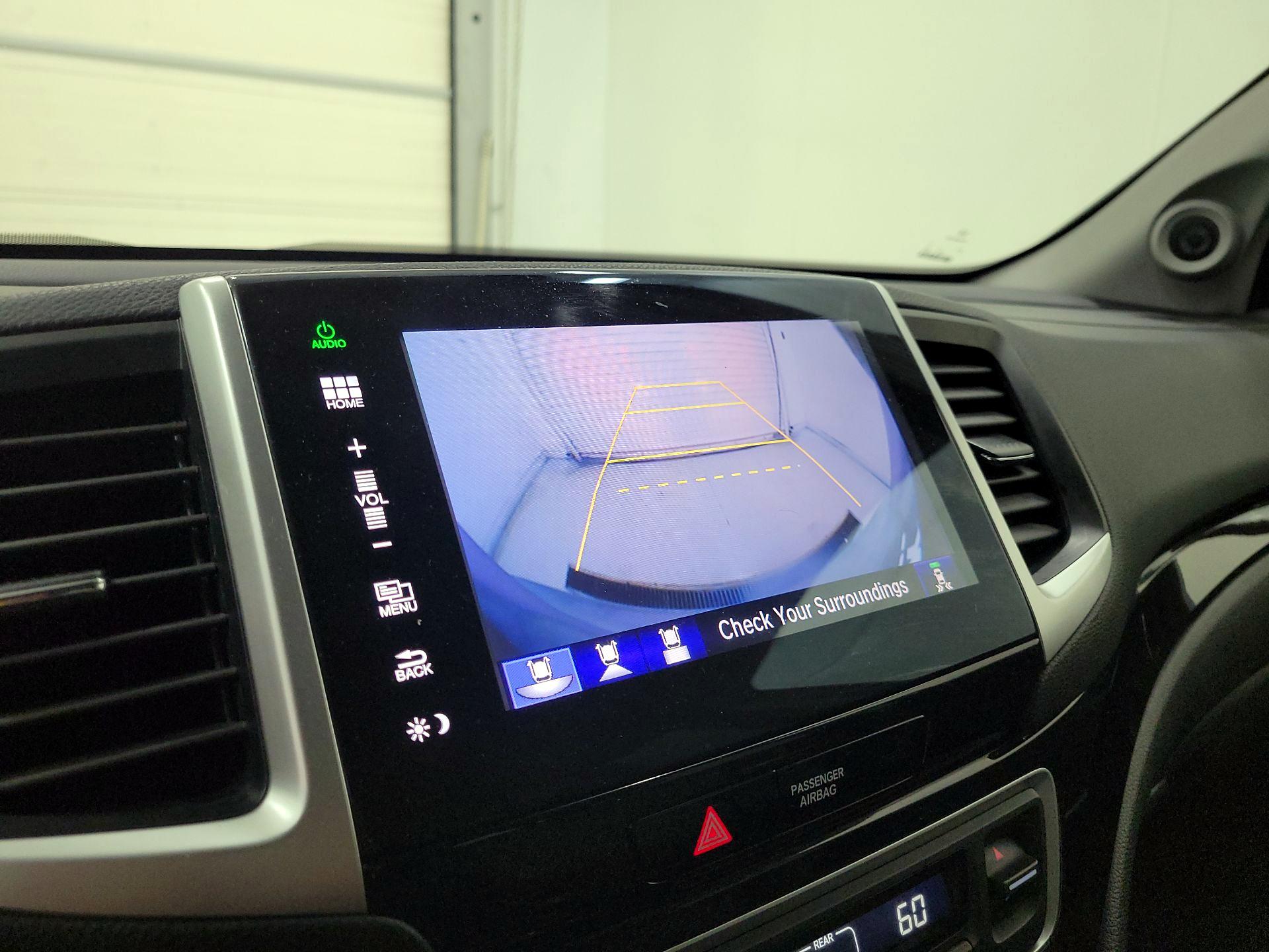 Thumbnail: 2016 Honda Pilot - 15