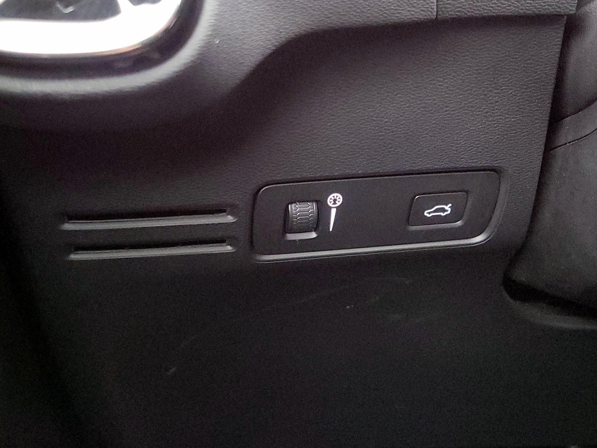 Thumbnail: 2019 Volvo XC40 - 13