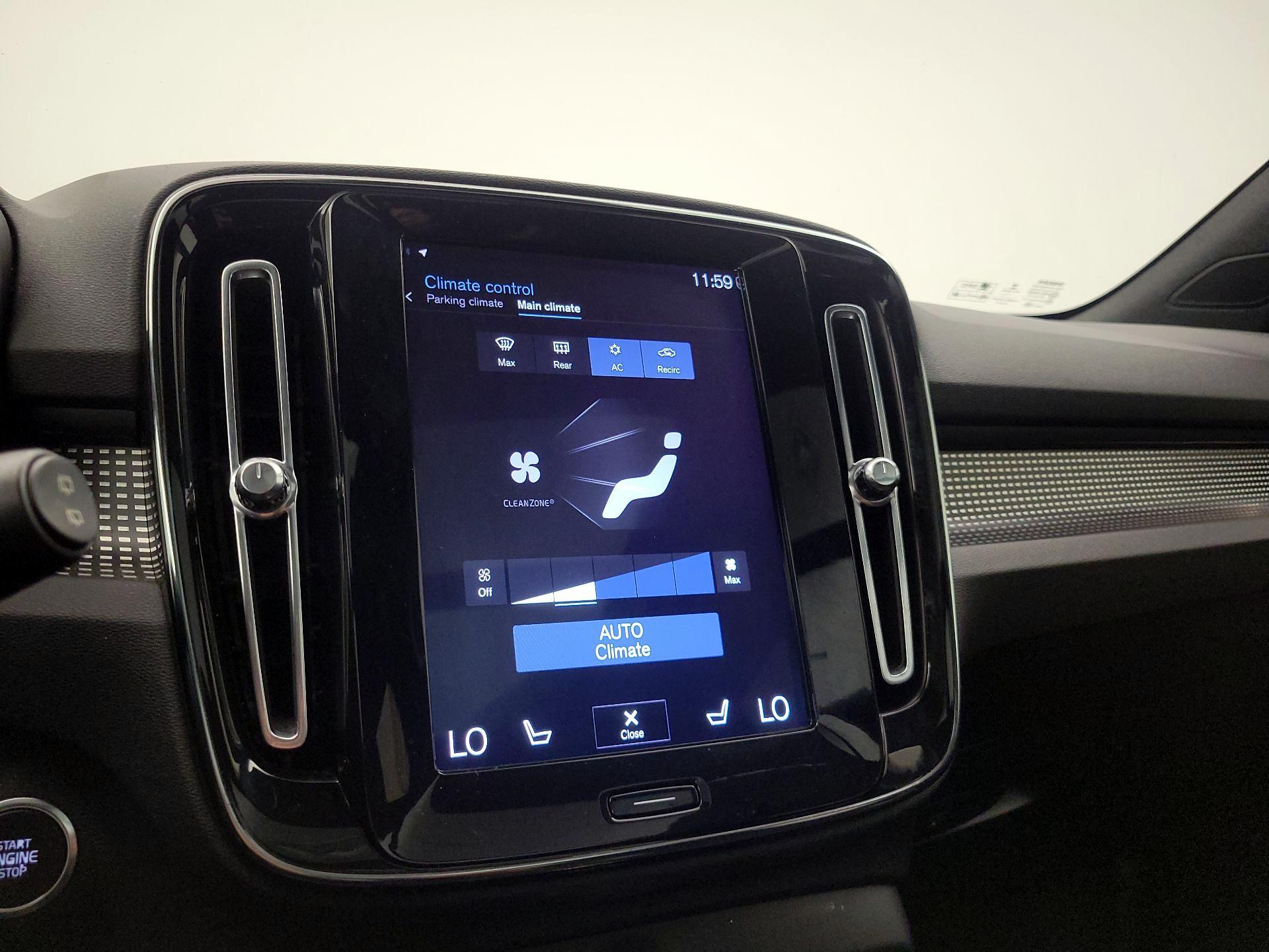 Thumbnail: 2019 Volvo XC40 - 17