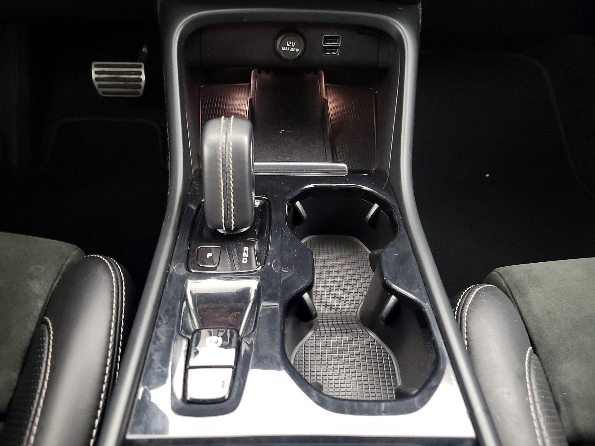 Thumbnail: 2019 Volvo XC40 - 18