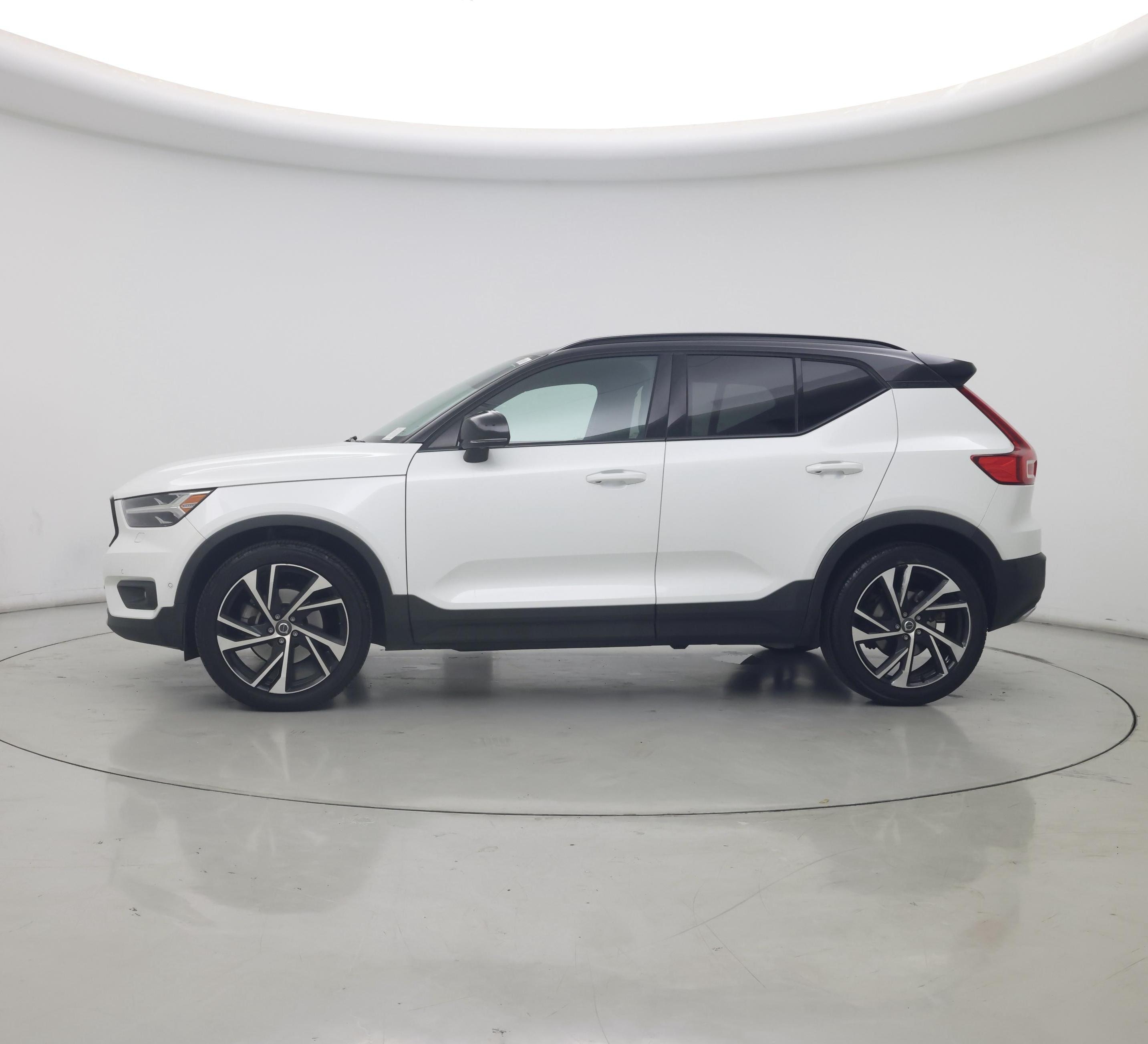 Thumbnail: 2019 Volvo XC40 - 3