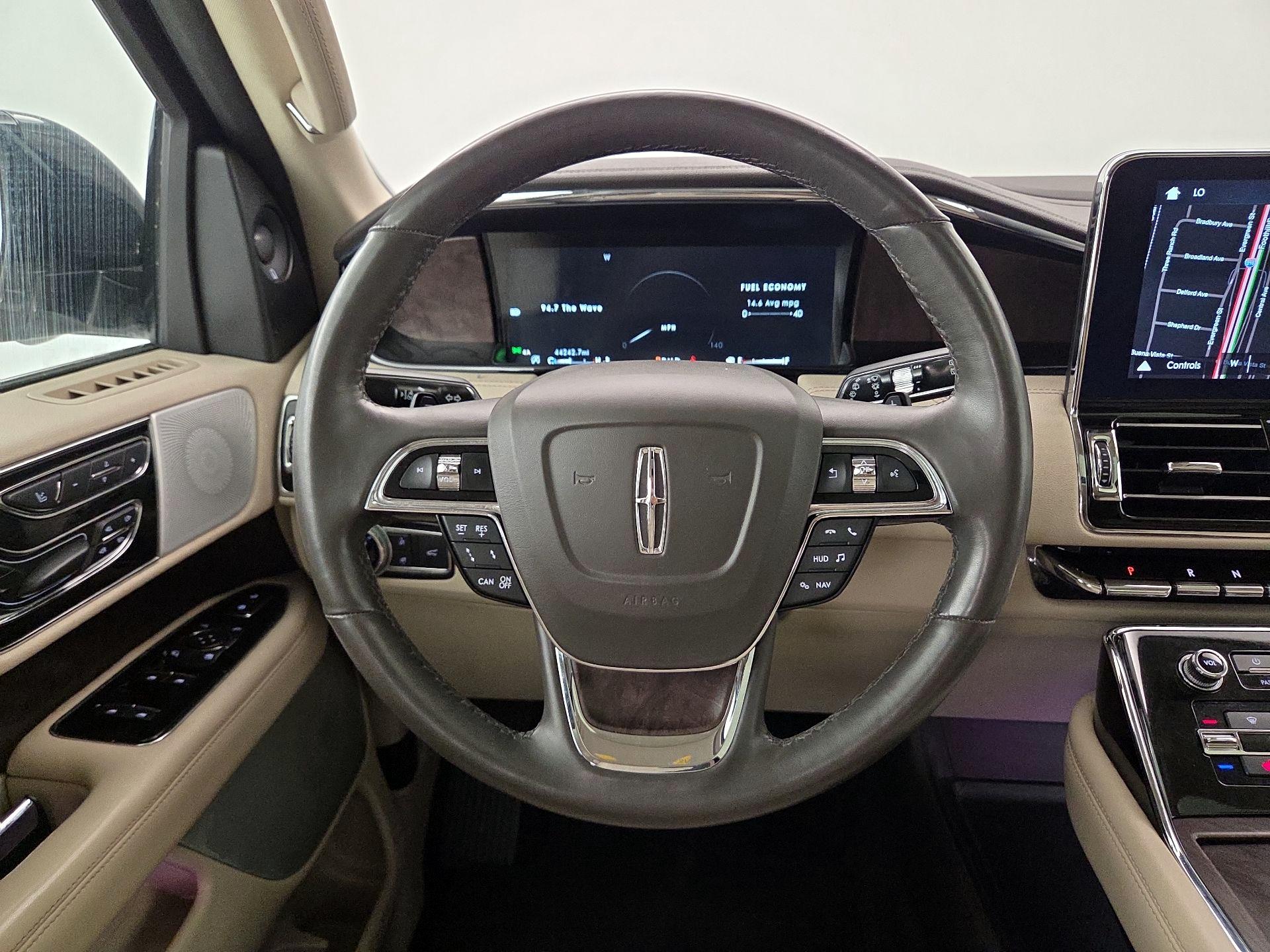 Thumbnail: 2019 Lincoln Navigator L - 10