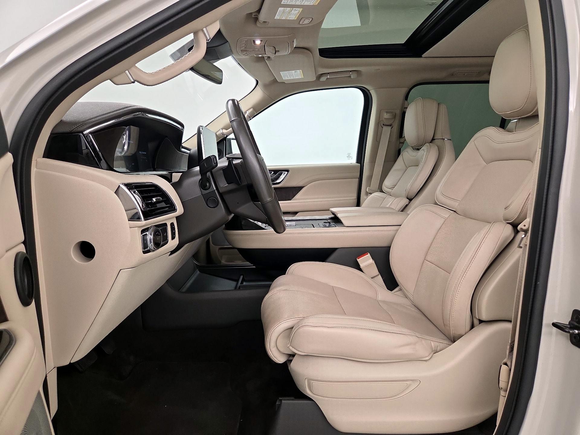 Thumbnail: 2019 Lincoln Navigator L - 11