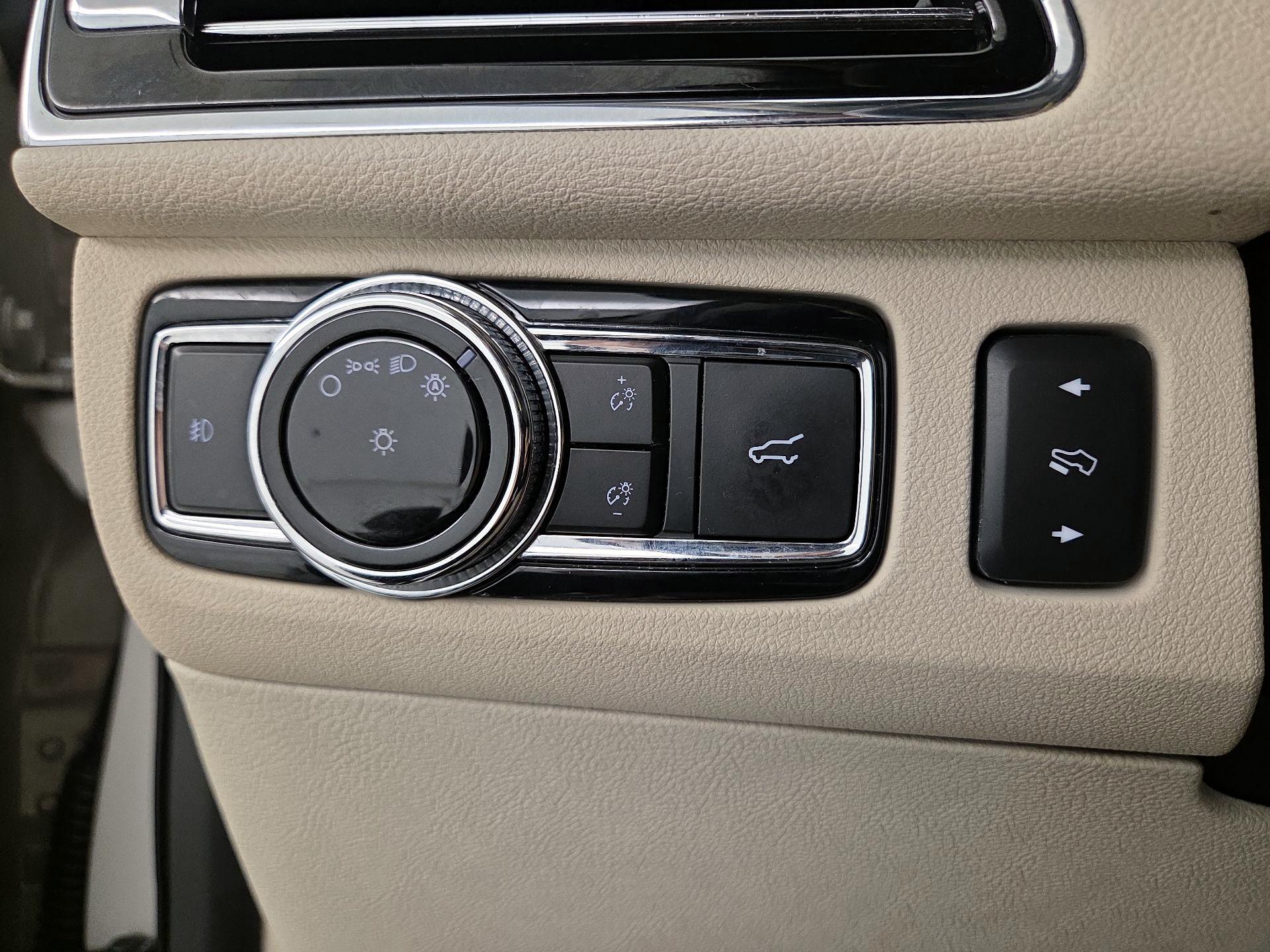 Thumbnail: 2019 Lincoln Navigator L - 13