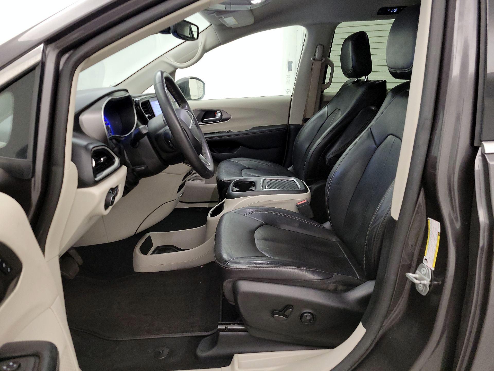 Thumbnail: 2022 Chrysler Pacifica - 11