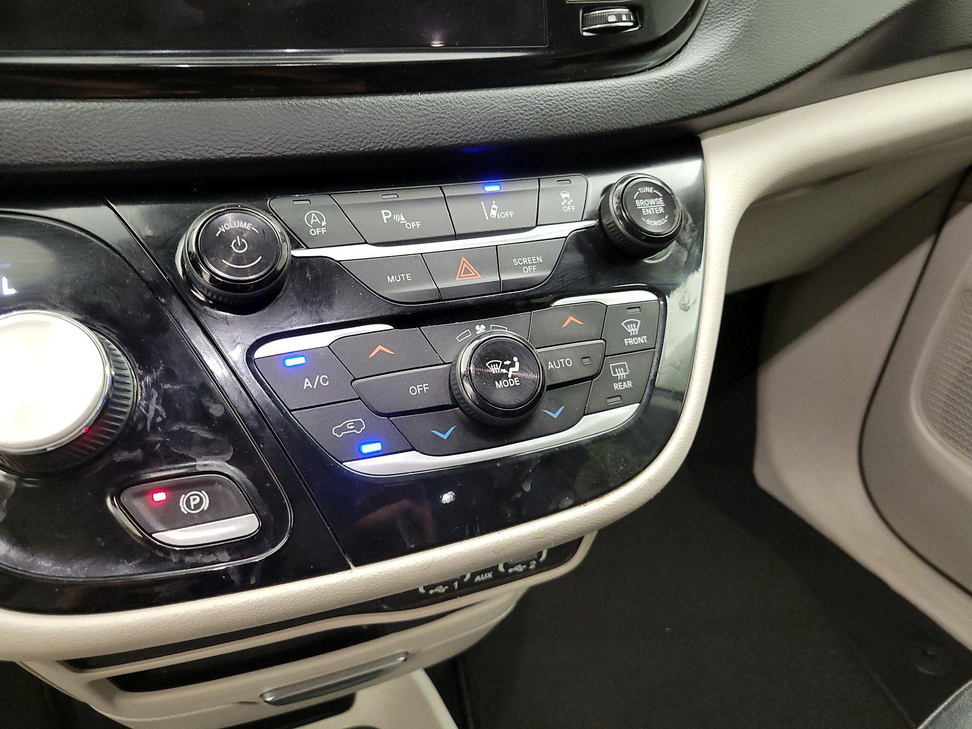 Thumbnail: 2022 Chrysler Pacifica - 16