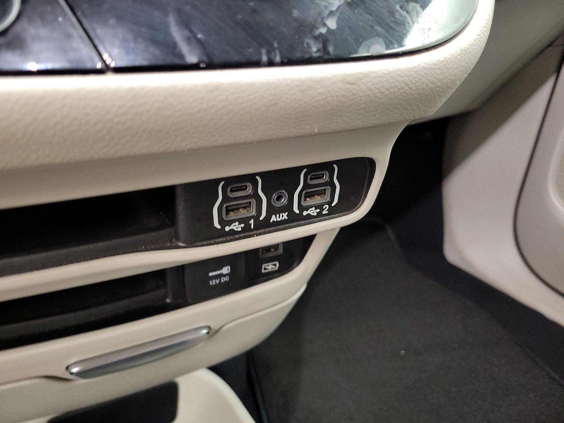Thumbnail: 2022 Chrysler Pacifica - 18
