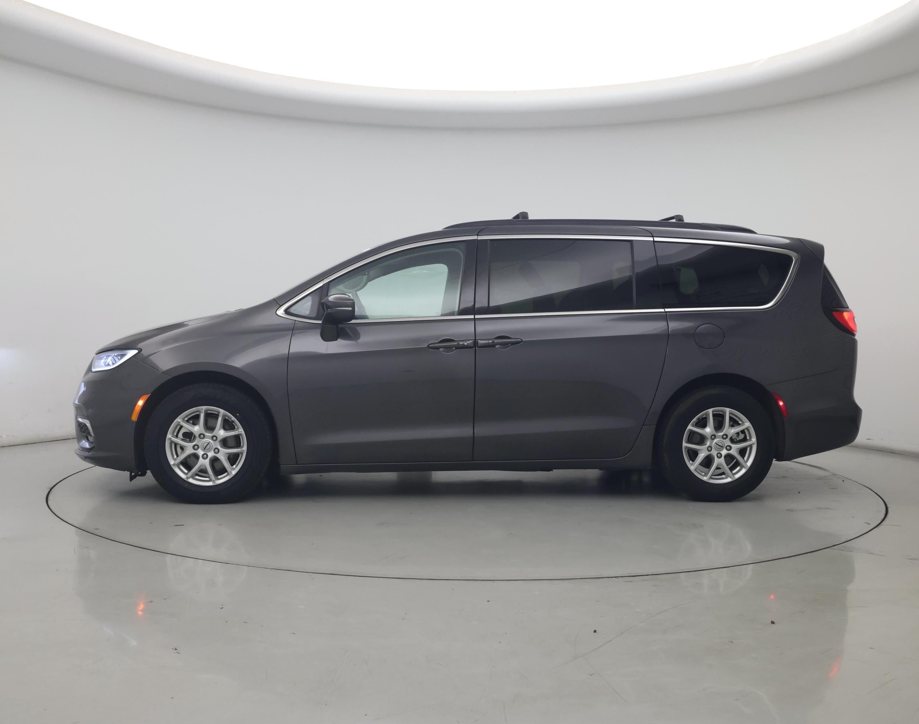 Thumbnail: 2022 Chrysler Pacifica - 3