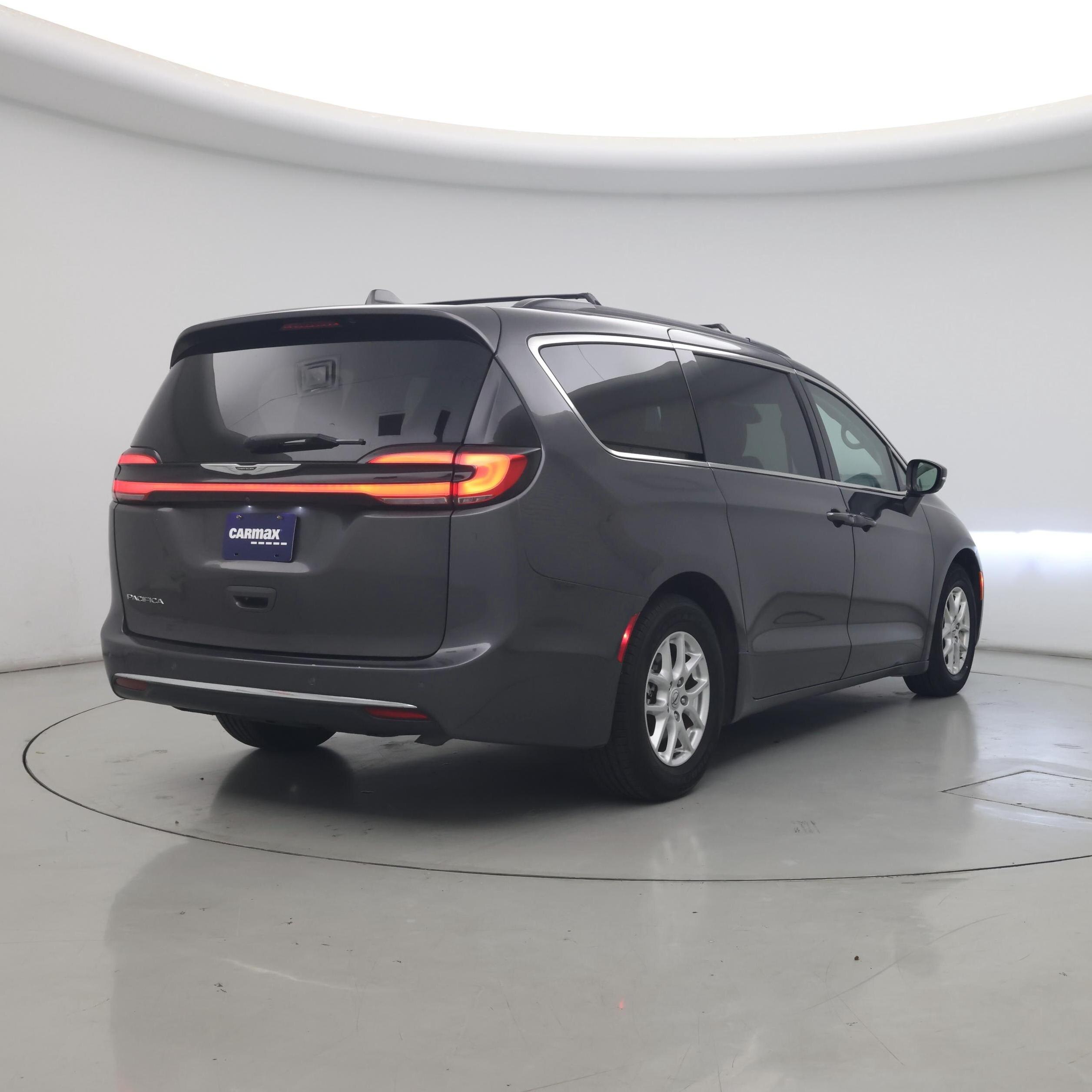 Thumbnail: 2022 Chrysler Pacifica - 8