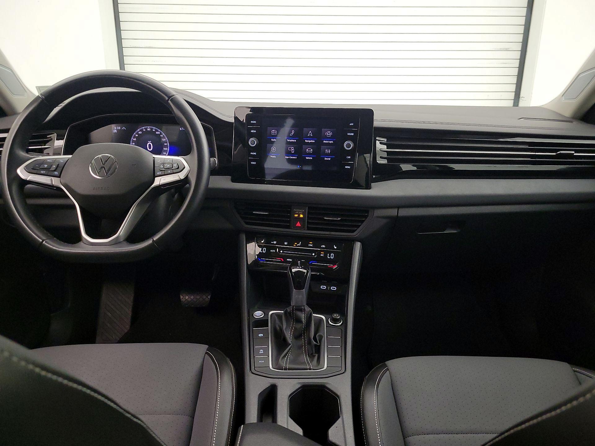 Thumbnail: 2025 Volkswagen Jetta - 9