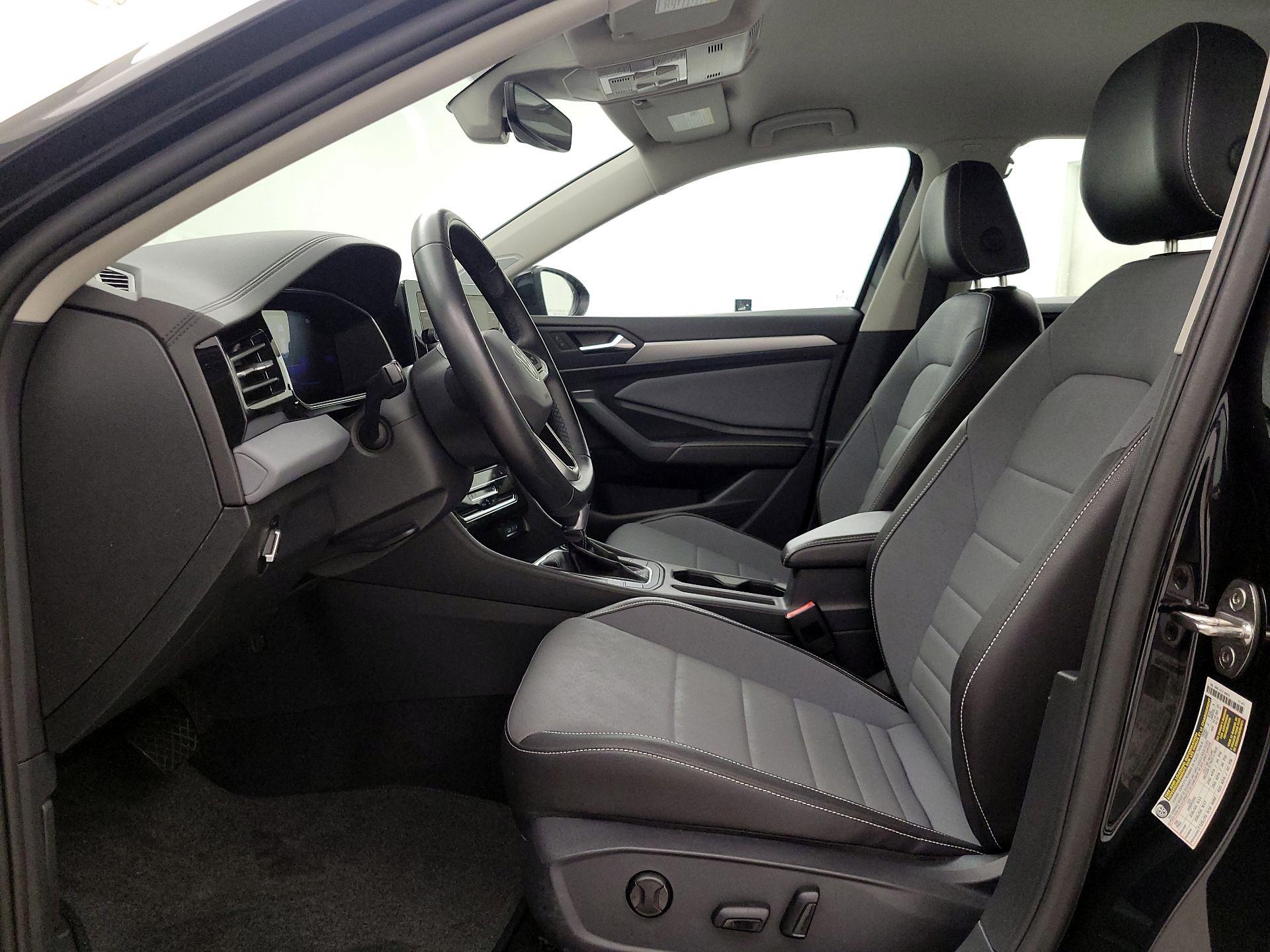 Thumbnail: 2025 Volkswagen Jetta - 11