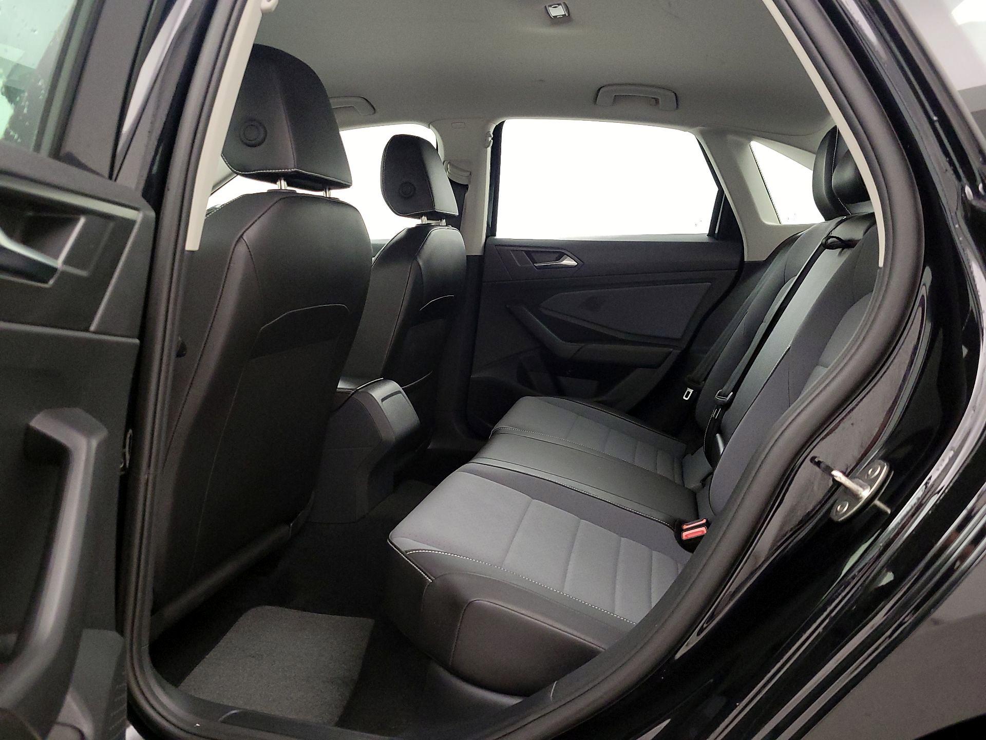 Thumbnail: 2025 Volkswagen Jetta - 19