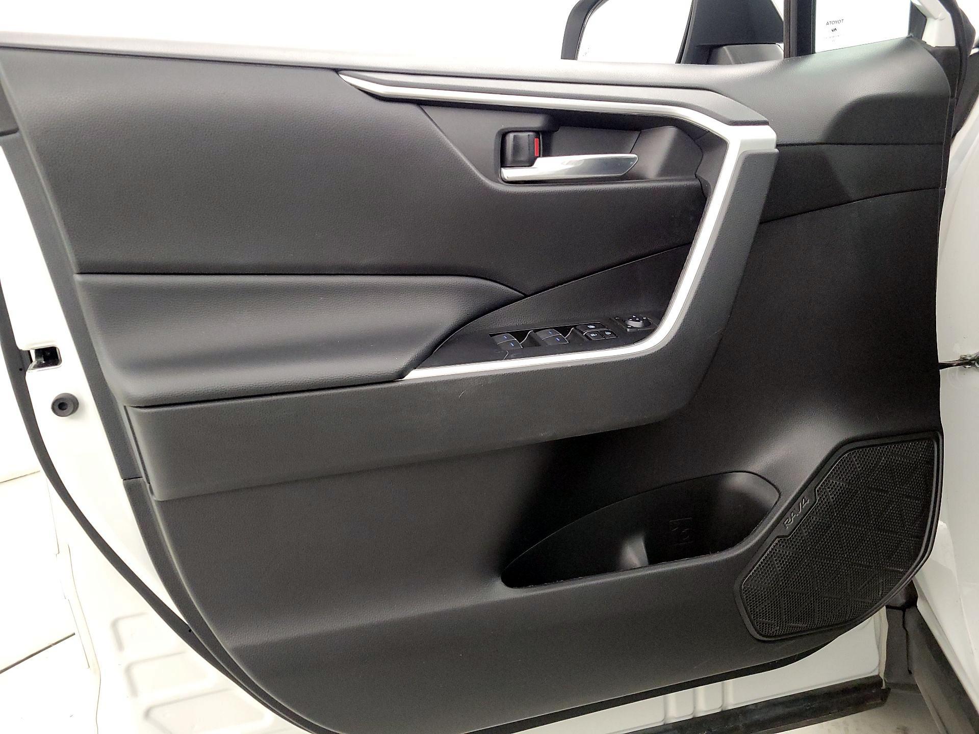 Thumbnail: 2022 Toyota RAV4 - 12