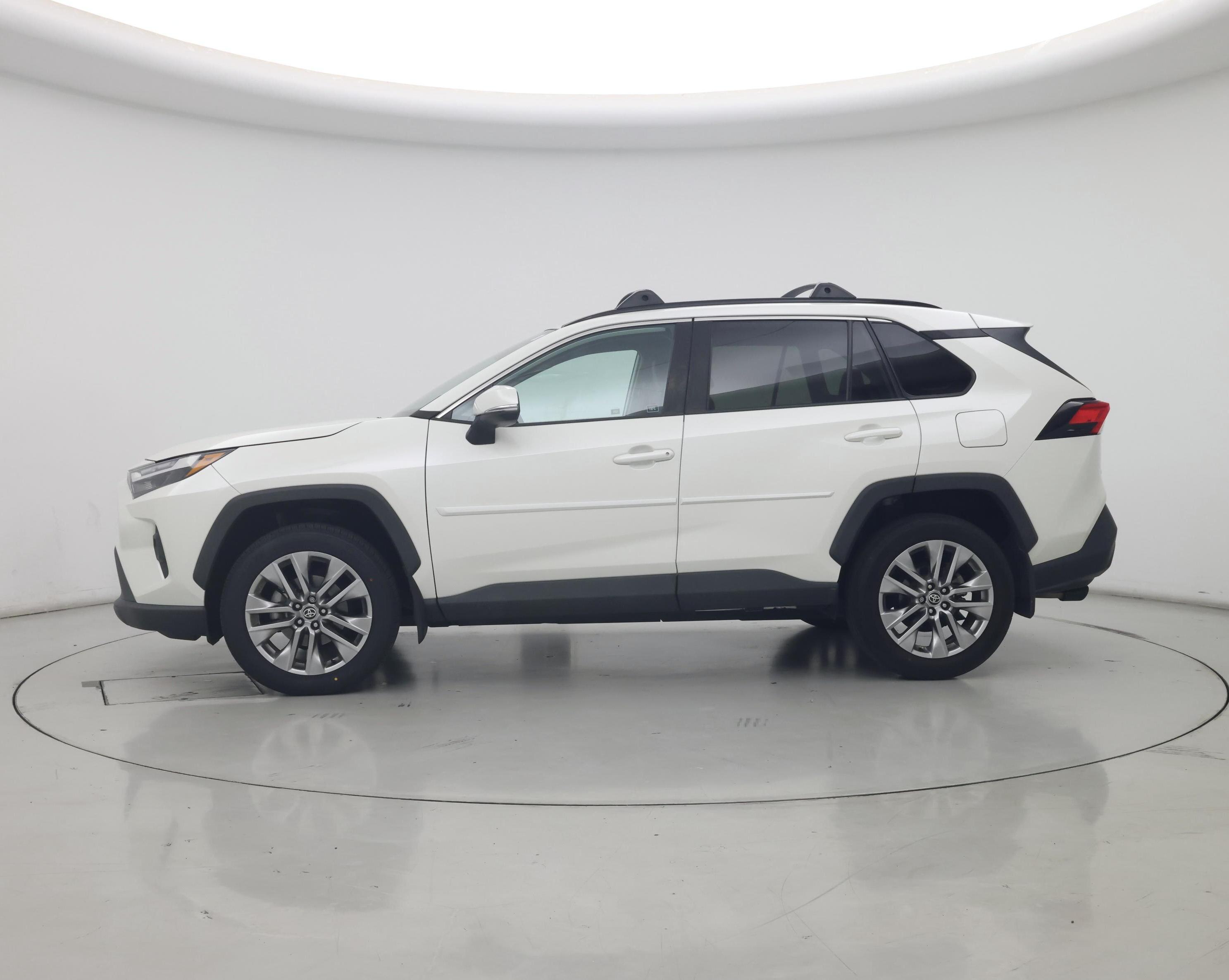 Thumbnail: 2022 Toyota RAV4 - 3