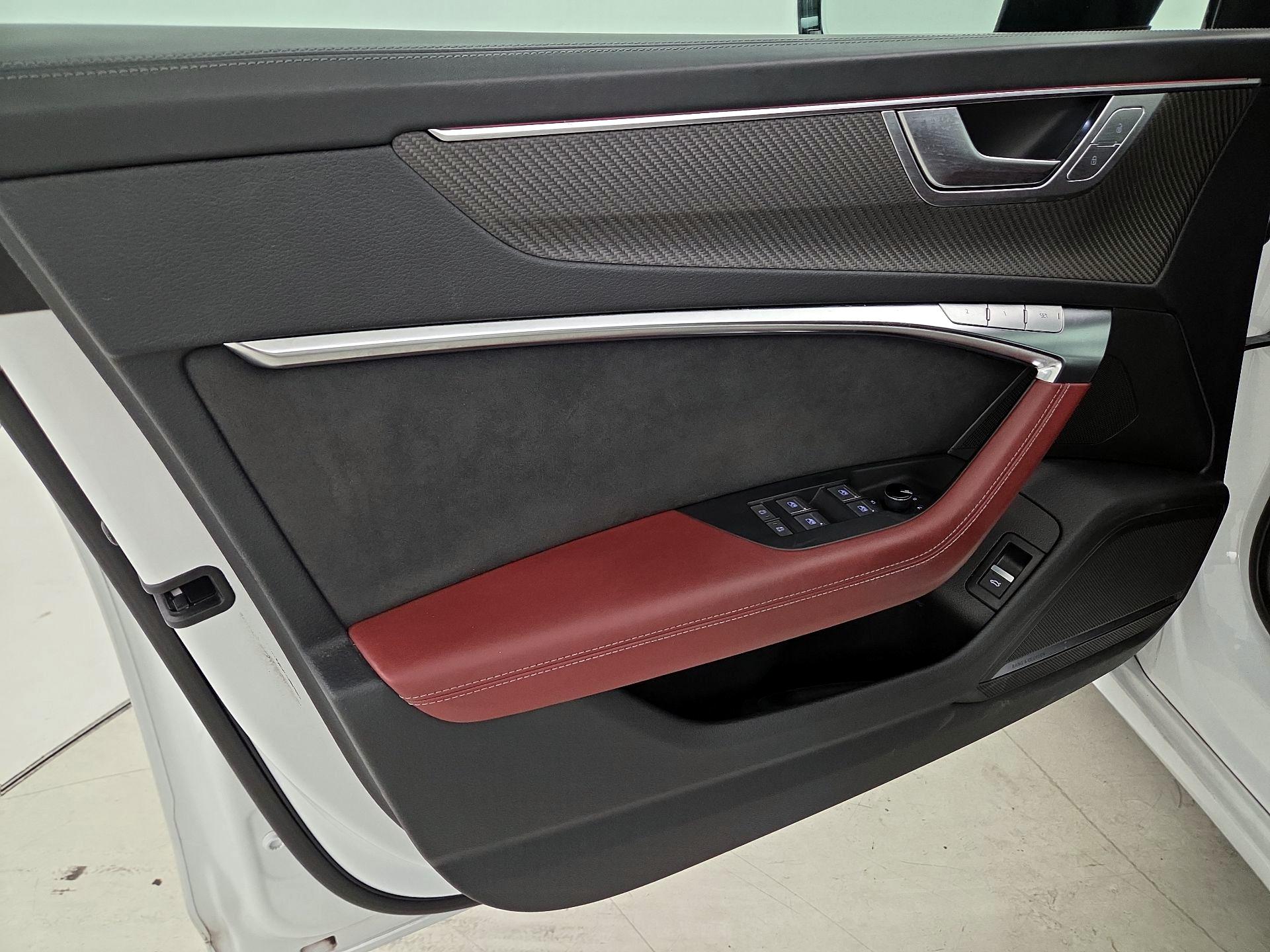 Thumbnail: 2023 Audi S6 - 12