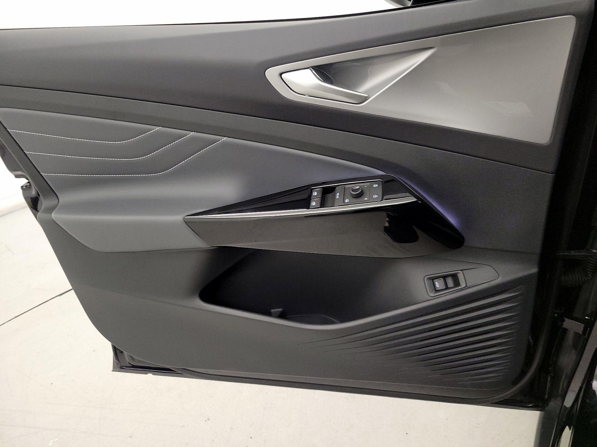 Thumbnail: 2023 Volkswagen ID.4 - 12