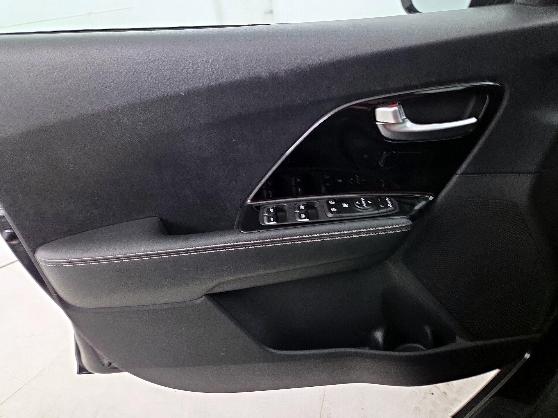 Thumbnail: 2020 Kia Niro - 12