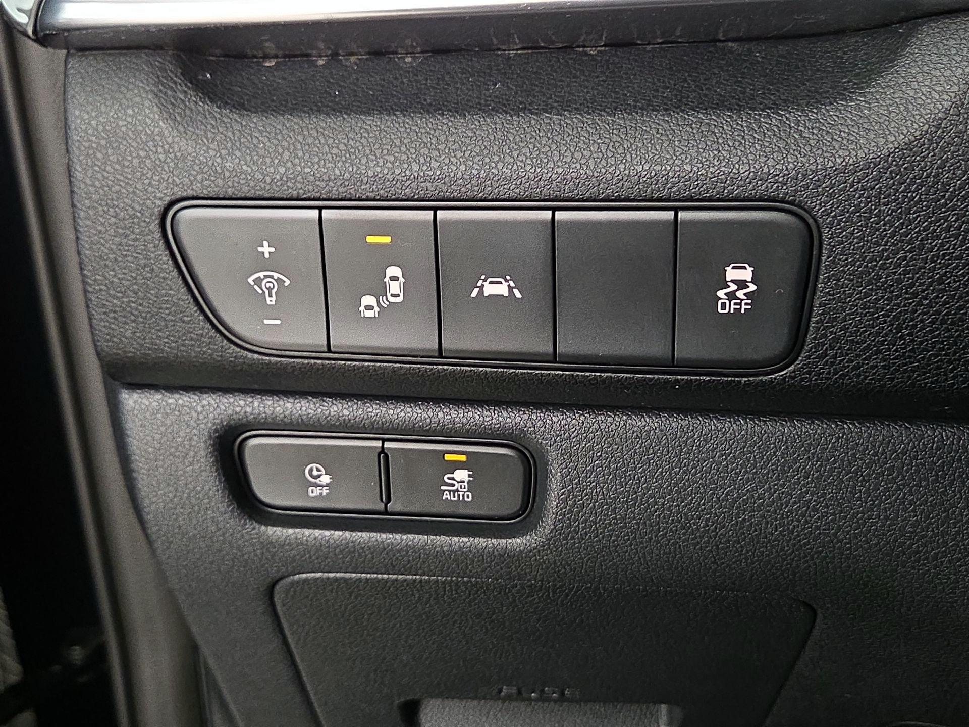 Thumbnail: 2020 Kia Niro - 13