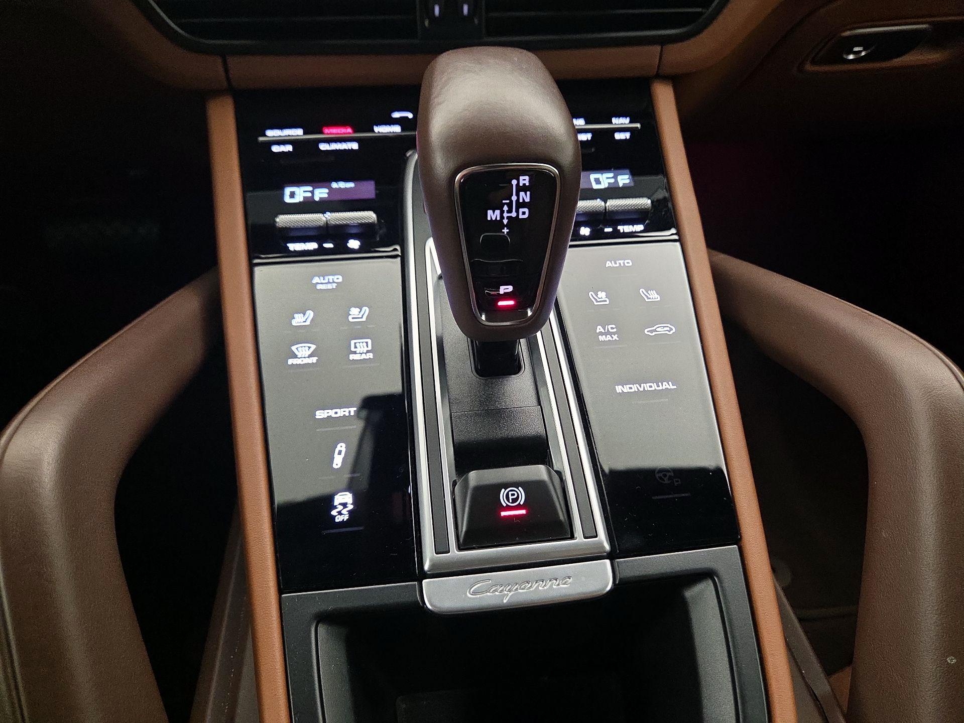 Thumbnail: 2023 Porsche Cayenne - 18