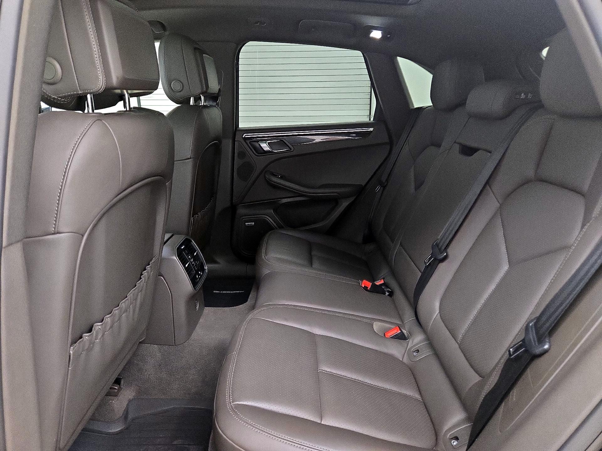 Thumbnail: 2018 Porsche Macan - 20