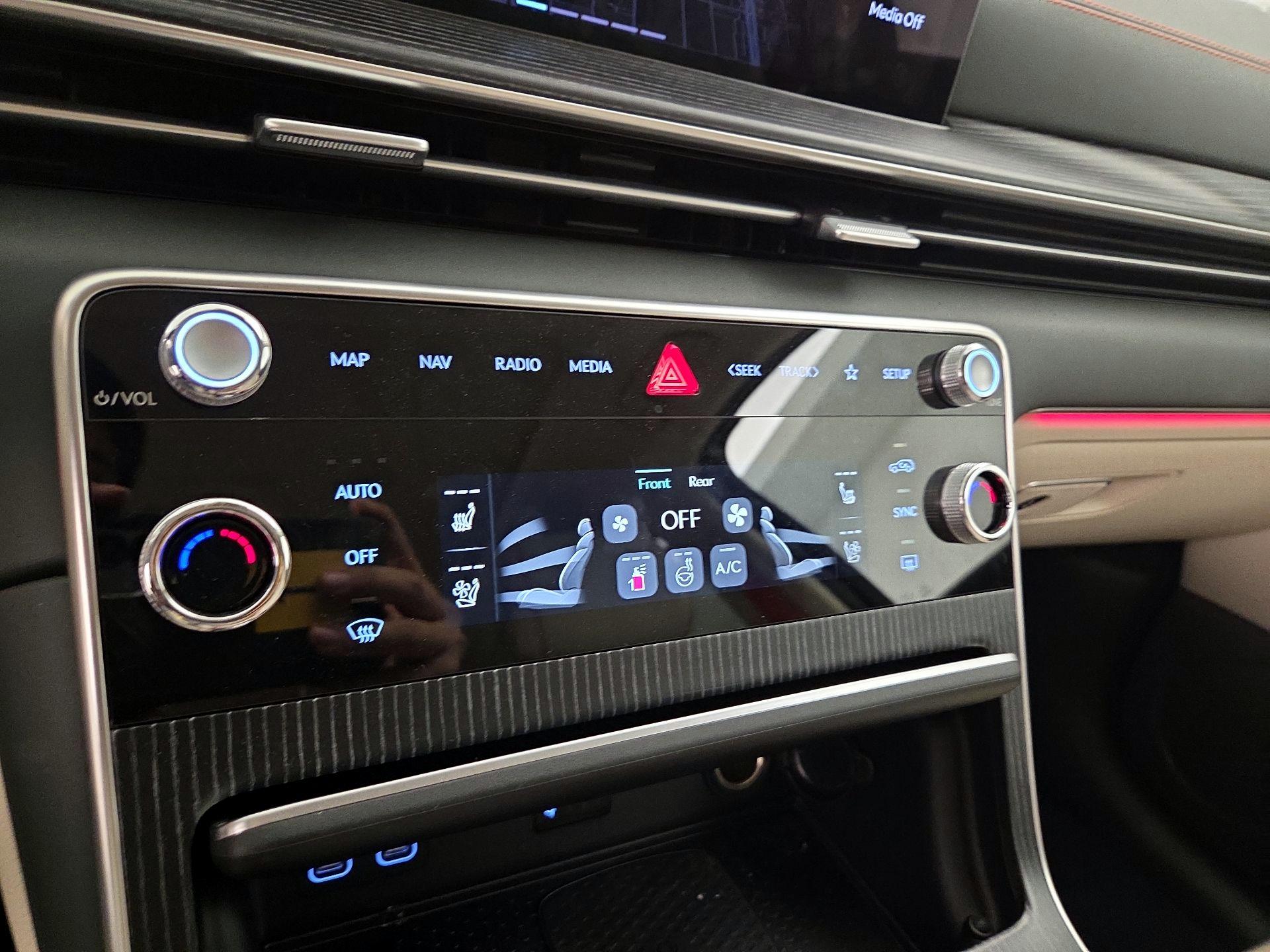 Thumbnail: 2025 Genesis GV80 - 17