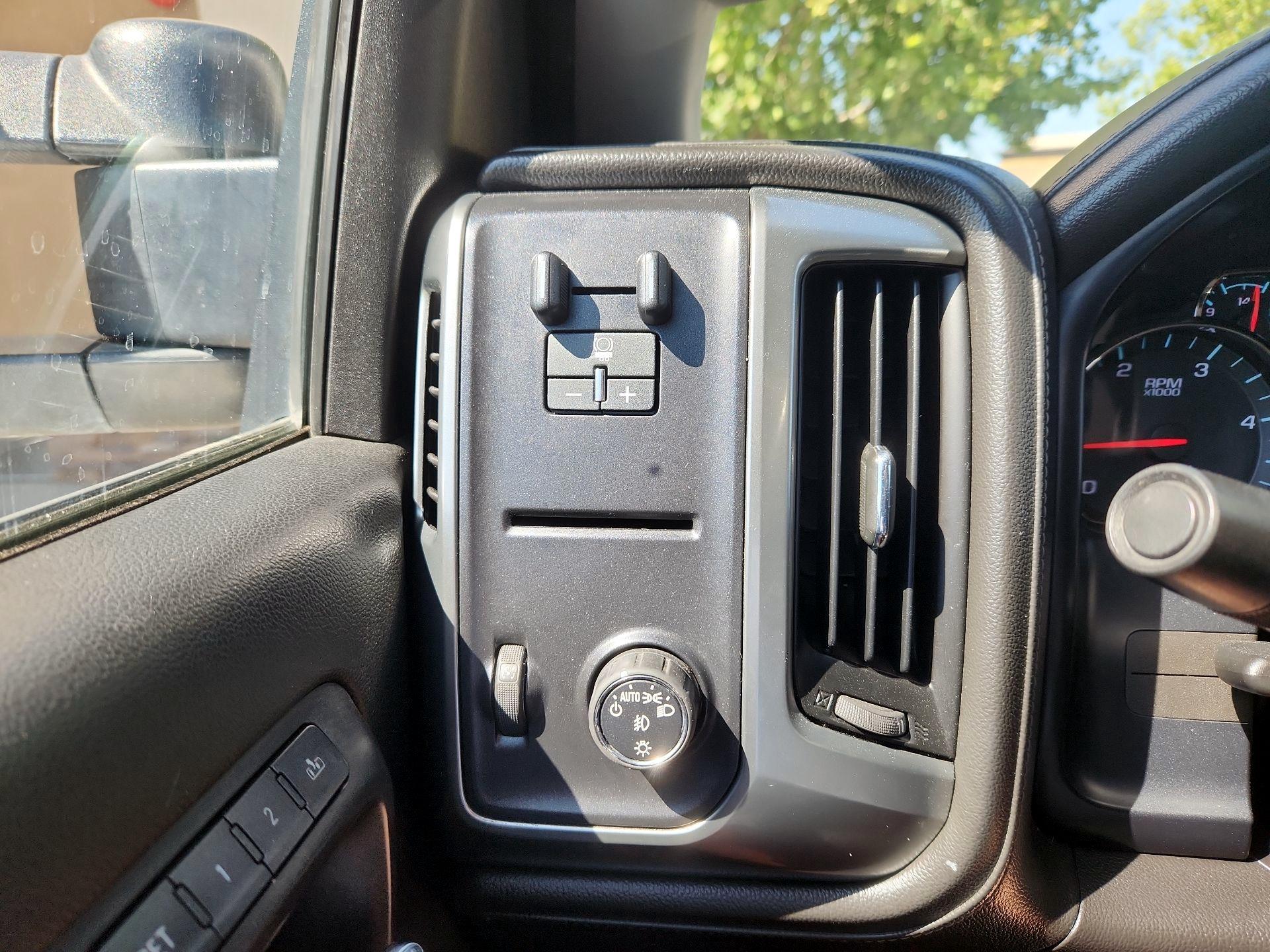 Thumbnail: 2015 Chevrolet Silverado 3500 - 11