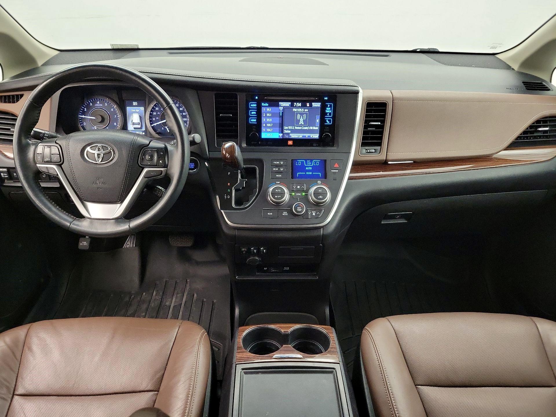 Thumbnail: 2016 Toyota Sienna - 9