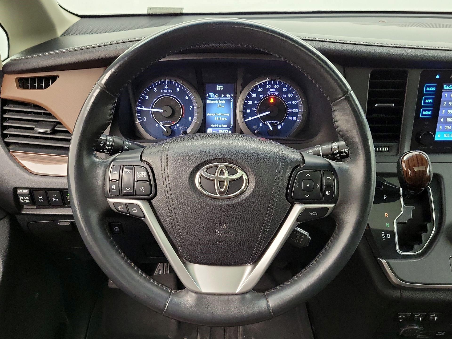 Thumbnail: 2016 Toyota Sienna - 10